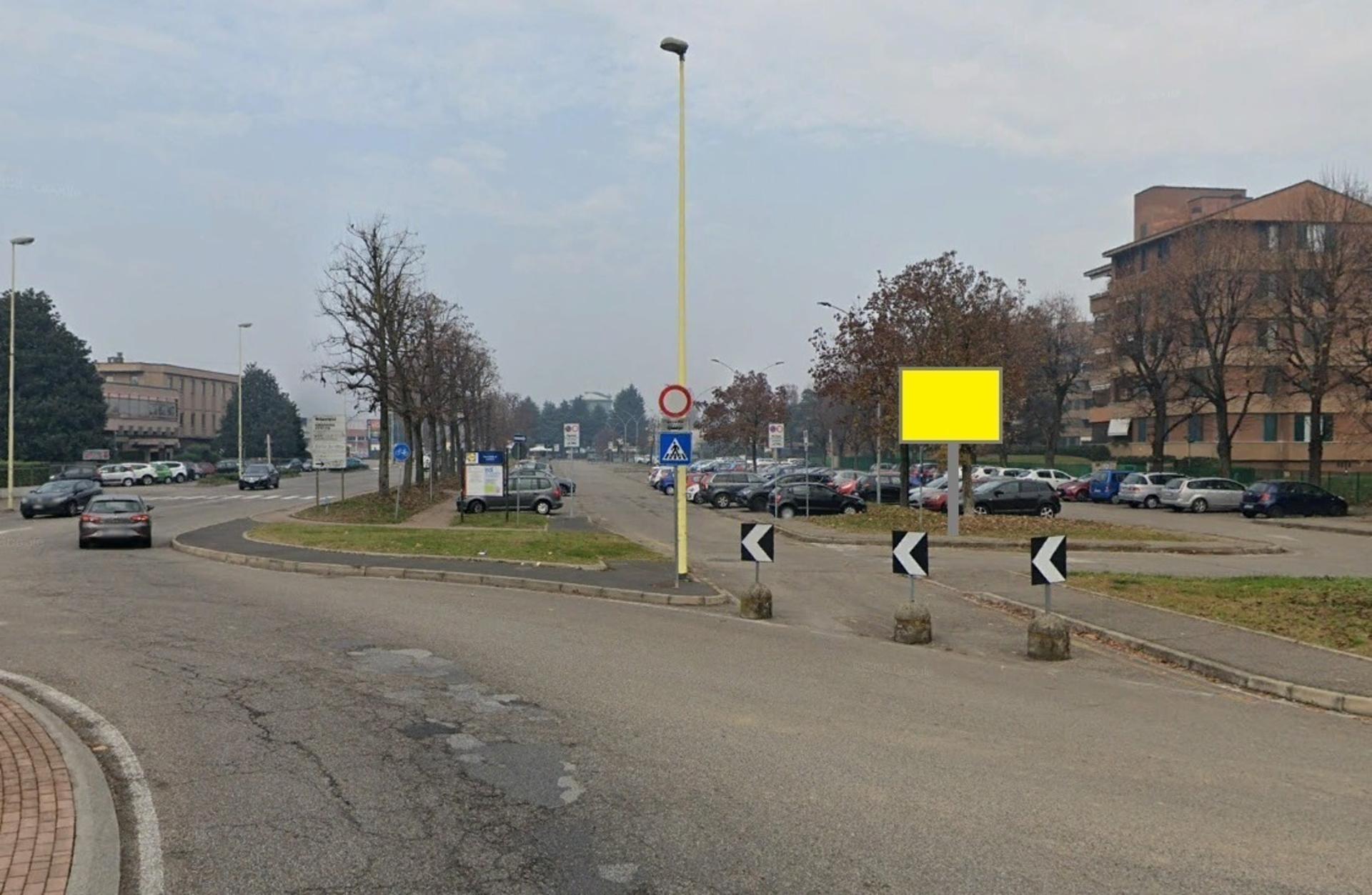Impianto a Viale Lomellina interno parcheggio rotatoria con Via Guido Rossa dir. Centro città 35 Buccinasco