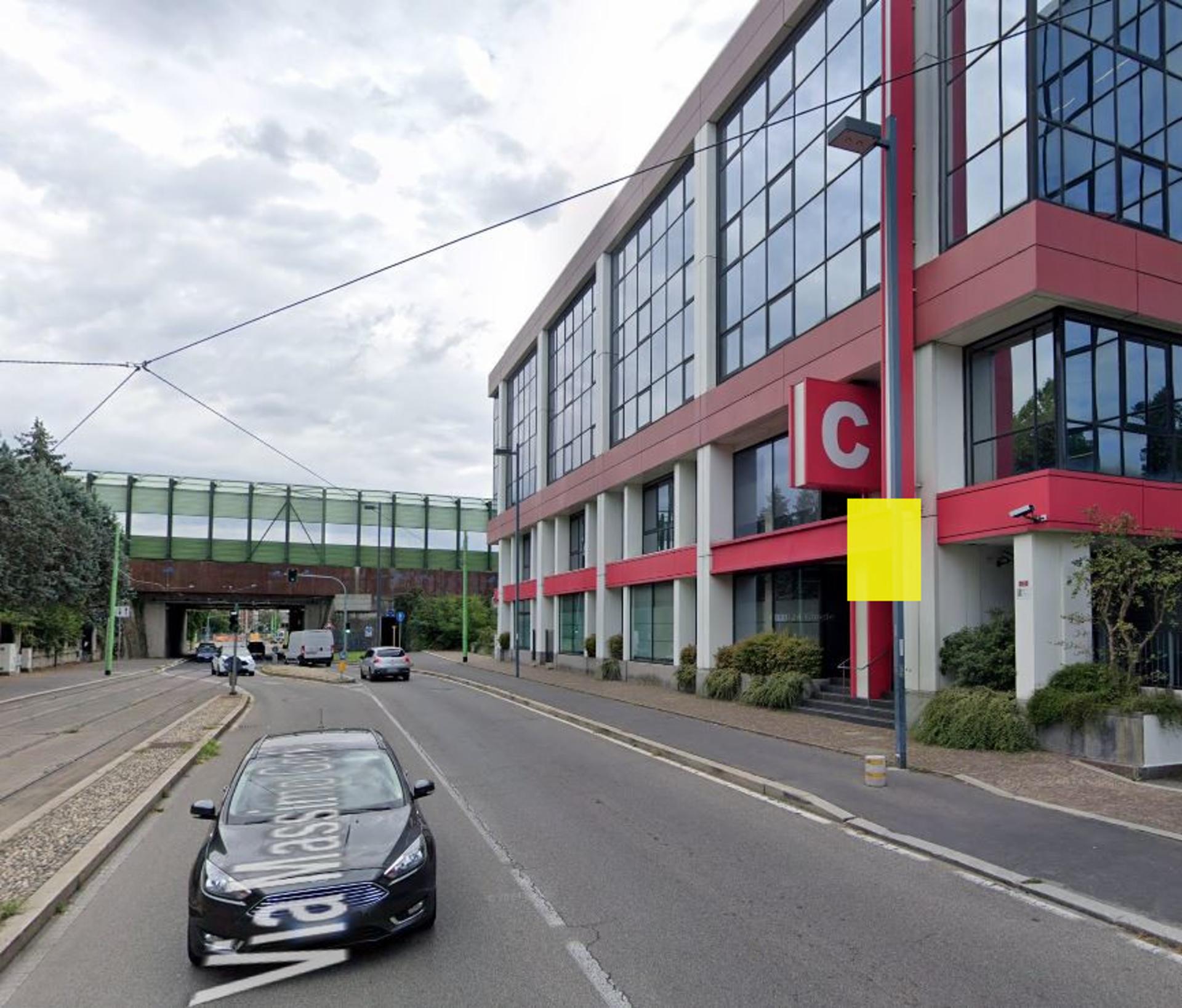 Impianto POLE MEDIA a Cinisello Balsamo, in zona Master di Lavezzari E & c Sas