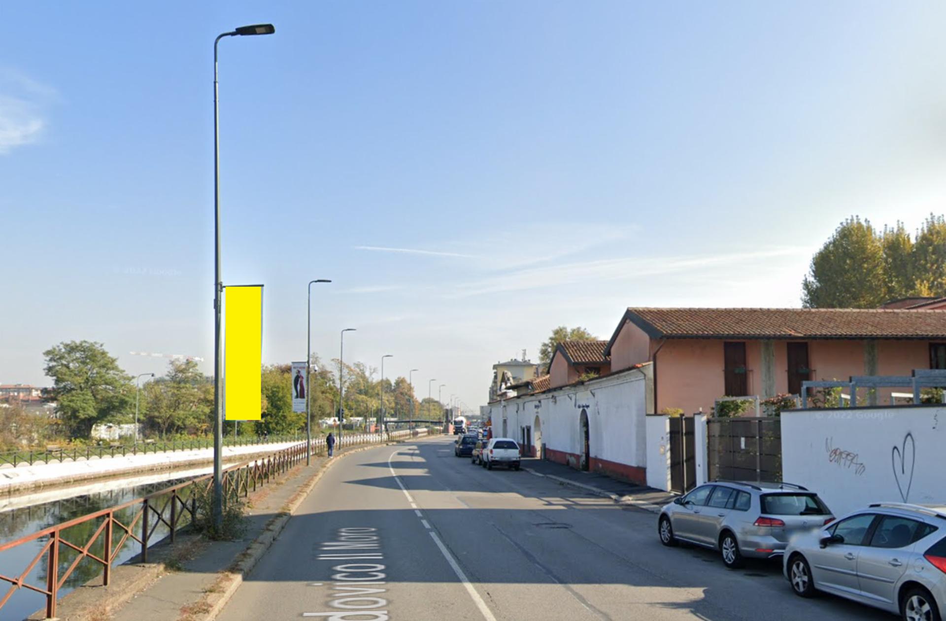 Impianto VERTICAL BANNER a Milano, in zona Bar Chicco