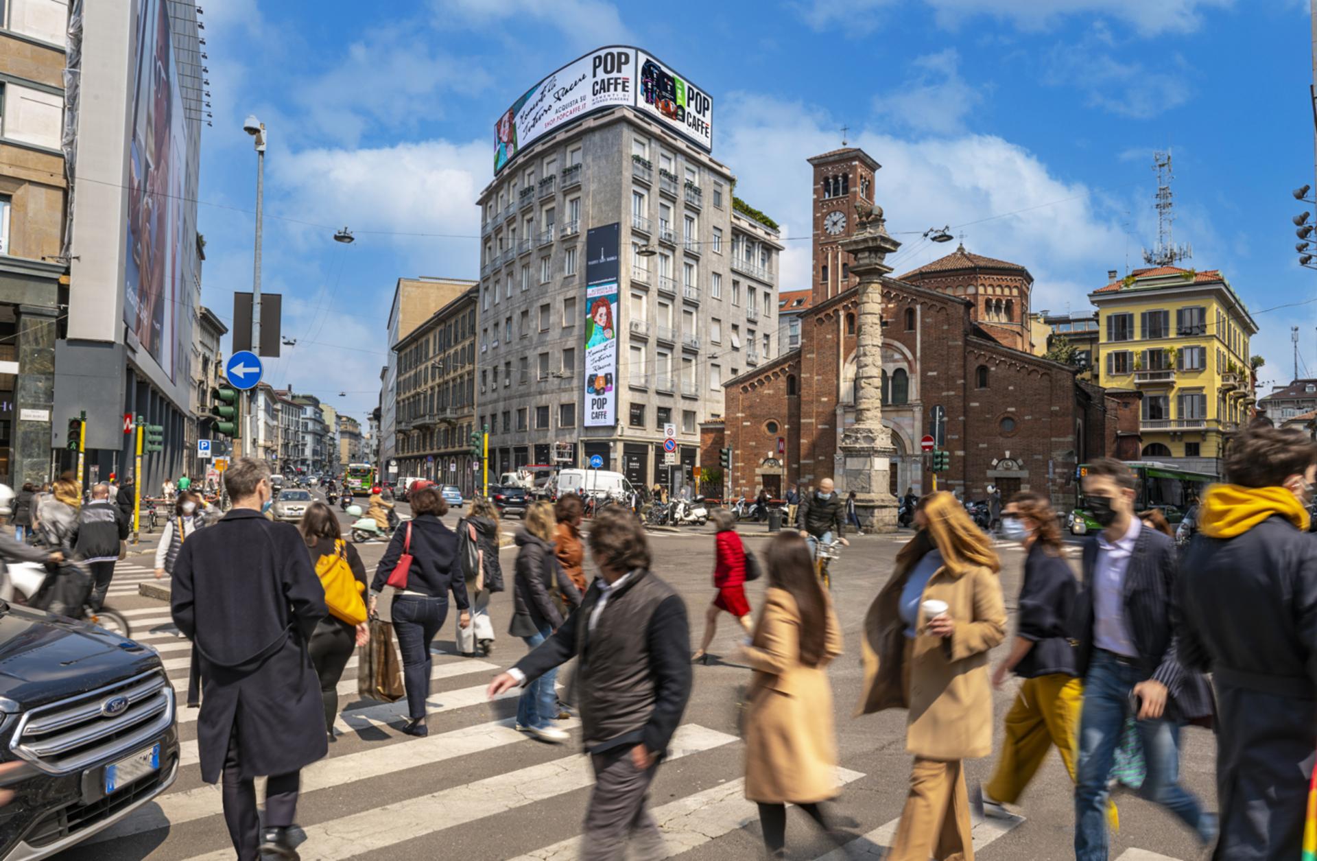 Impianto MAXI LED a Milano, in zona Basilica di San Babila