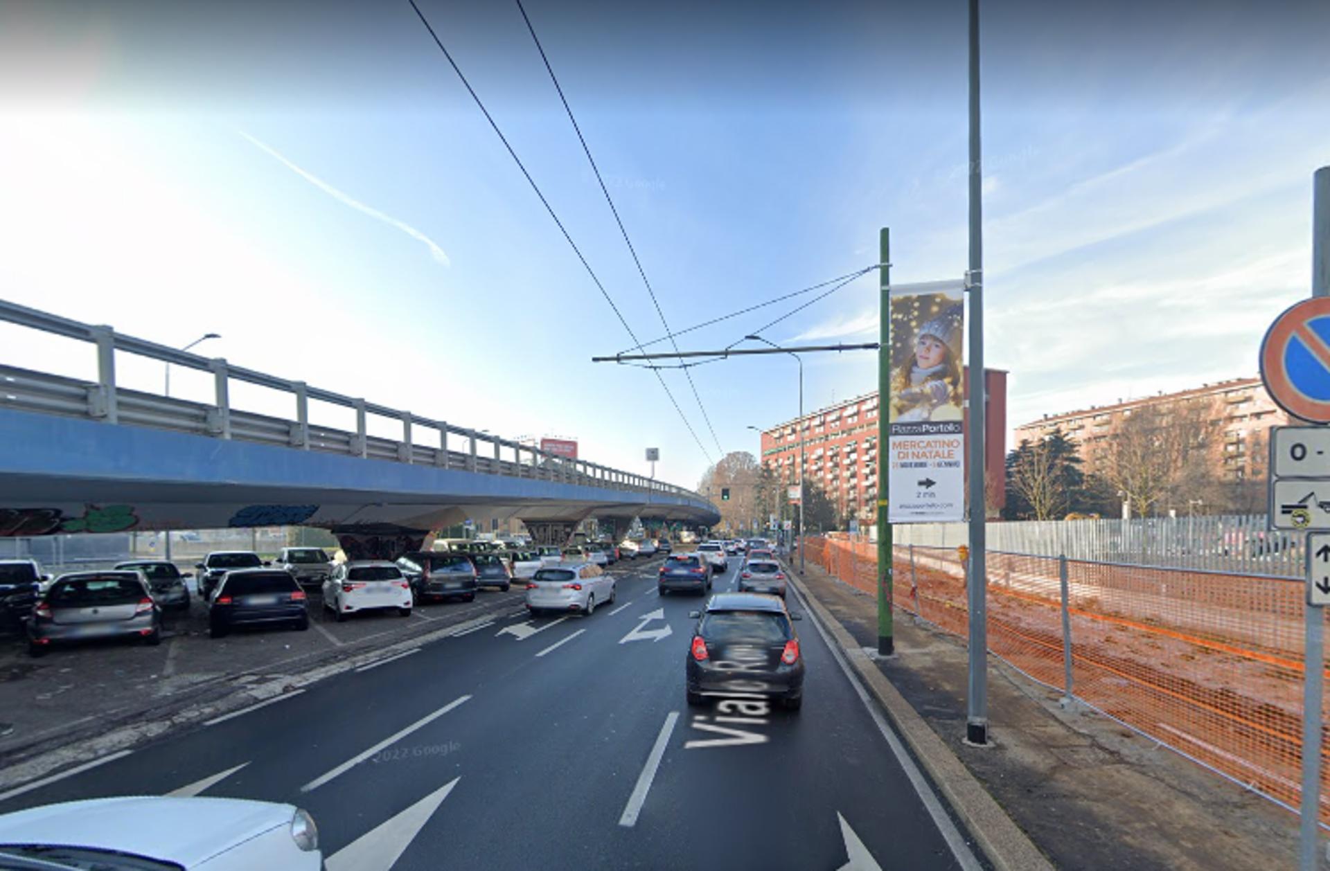 Impianto VERTICAL BANNER a Milano, in zona Casa Milan