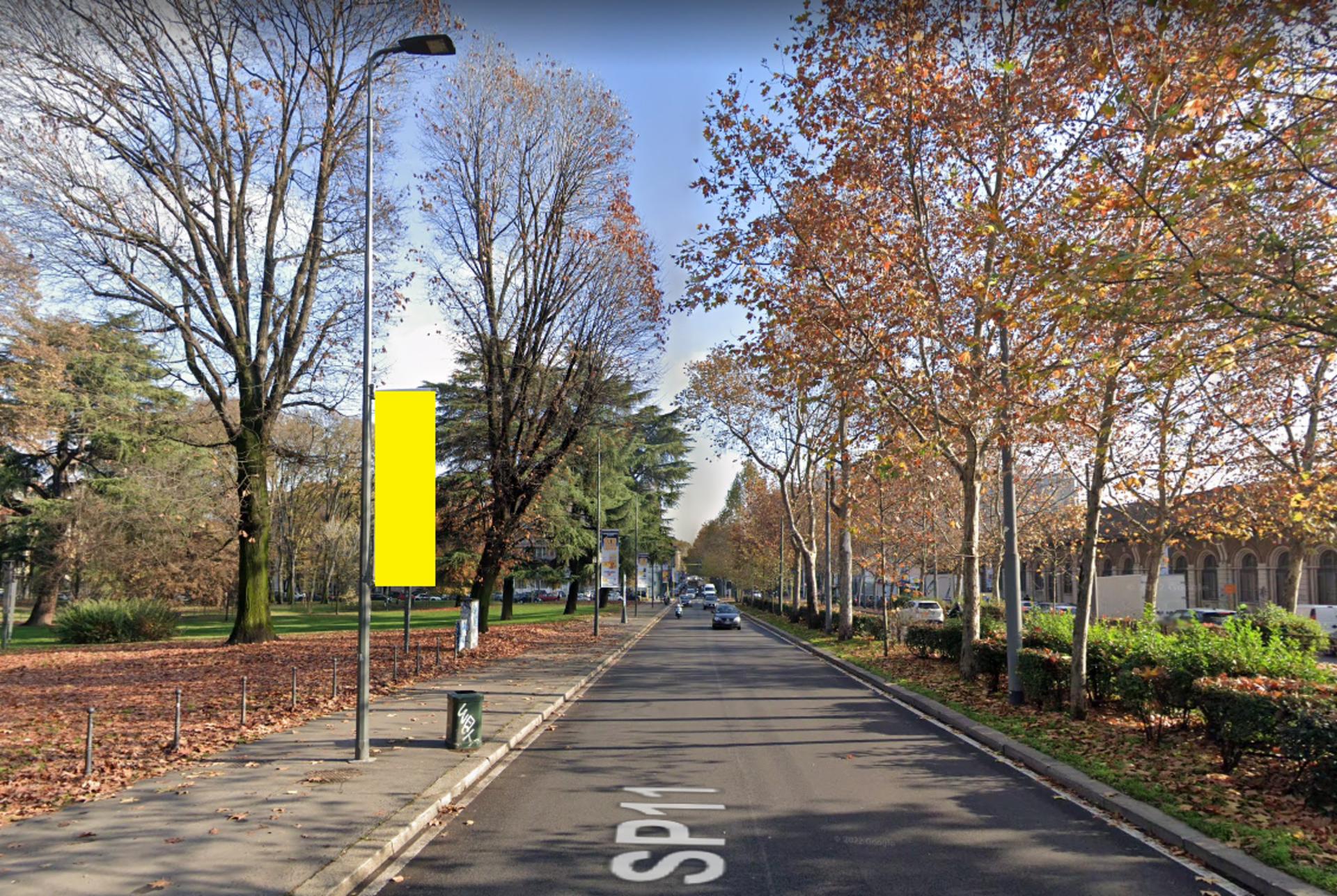 Impianto VERTICAL BANNER a Milano, in zona Quadronno