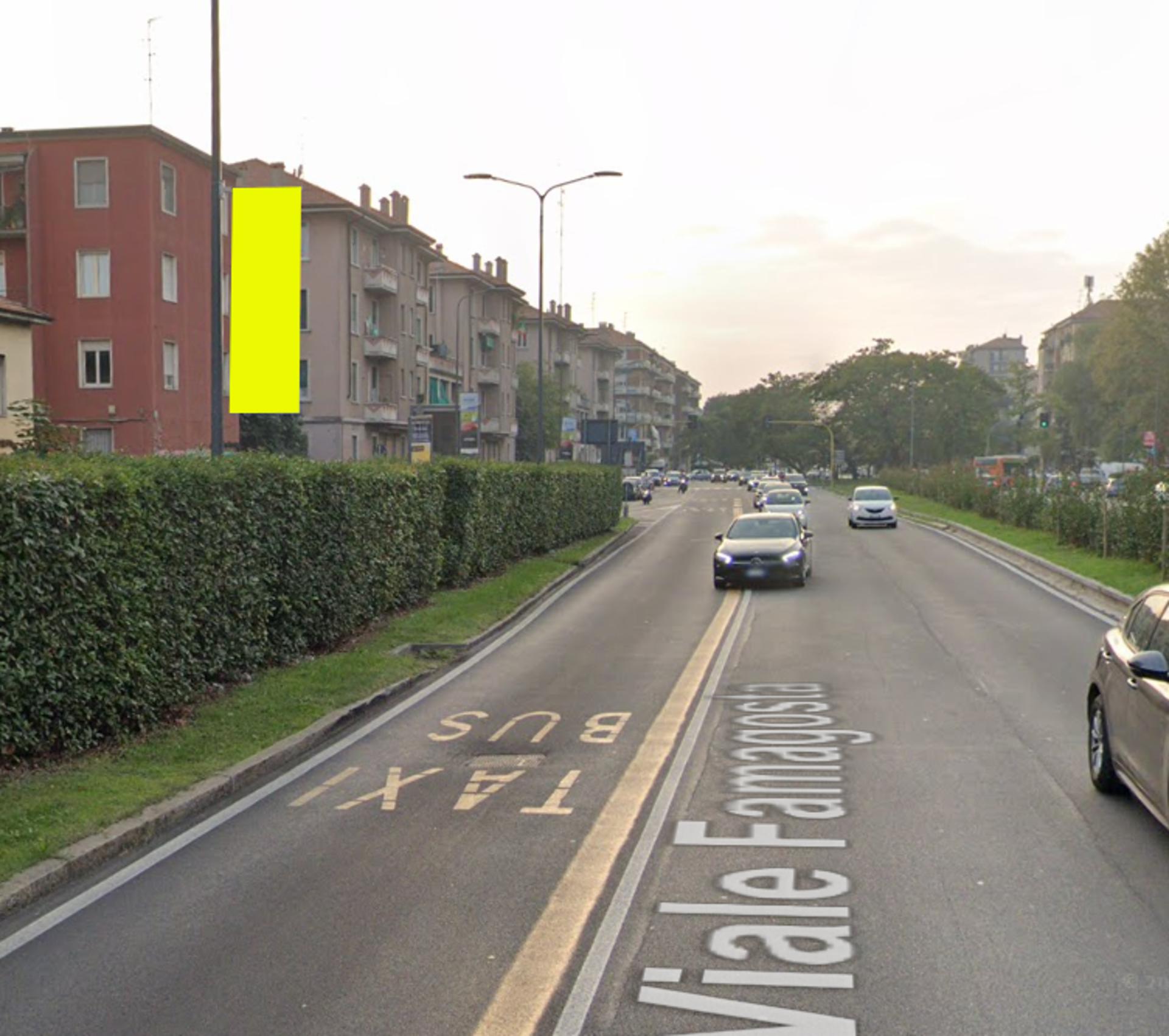 Impianto VERTICAL BANNER a Milano, in zona Pizza Al Trancio