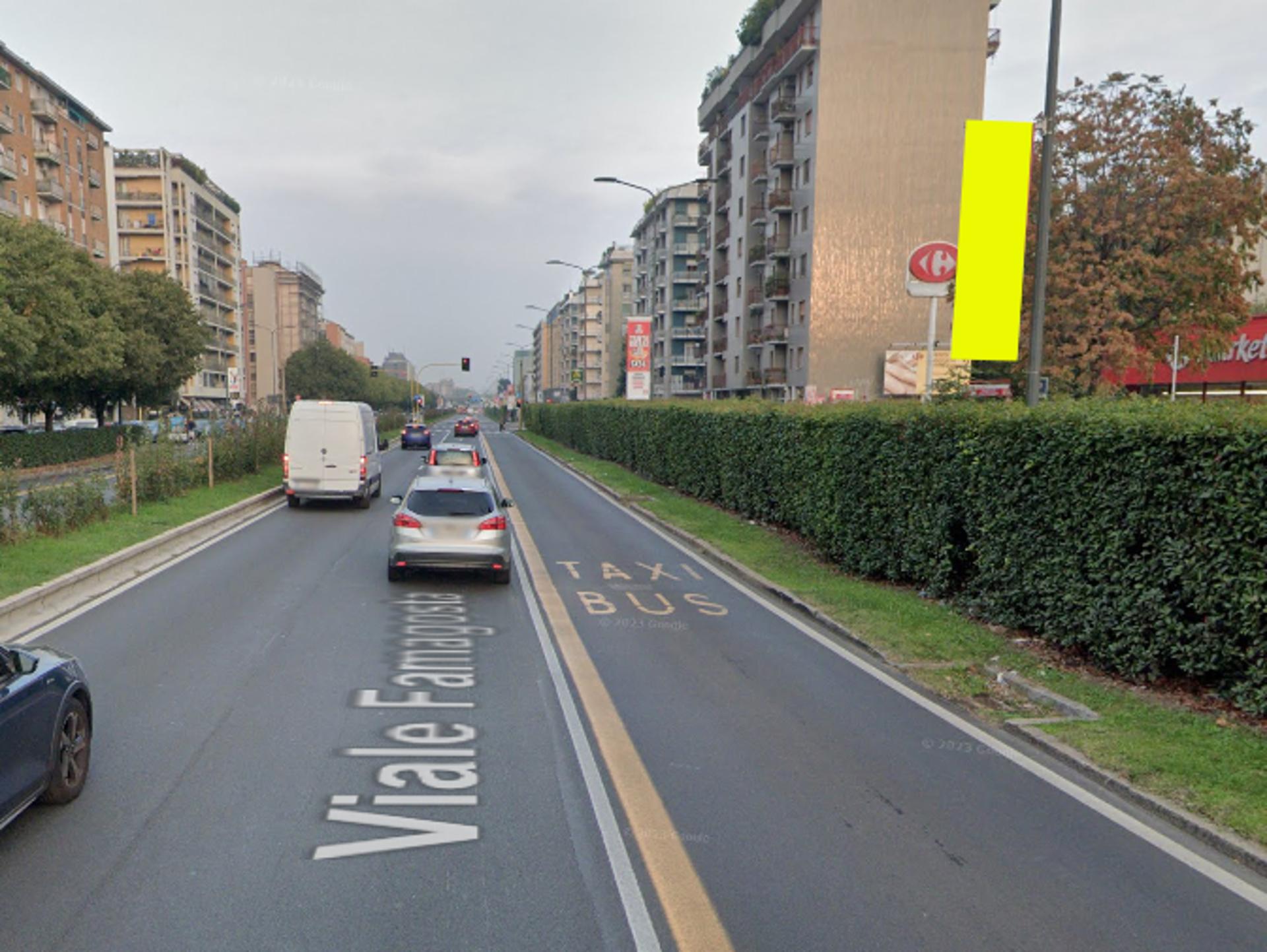 Impianto VERTICAL BANNER a Milano, in zona Pizza Al Trancio