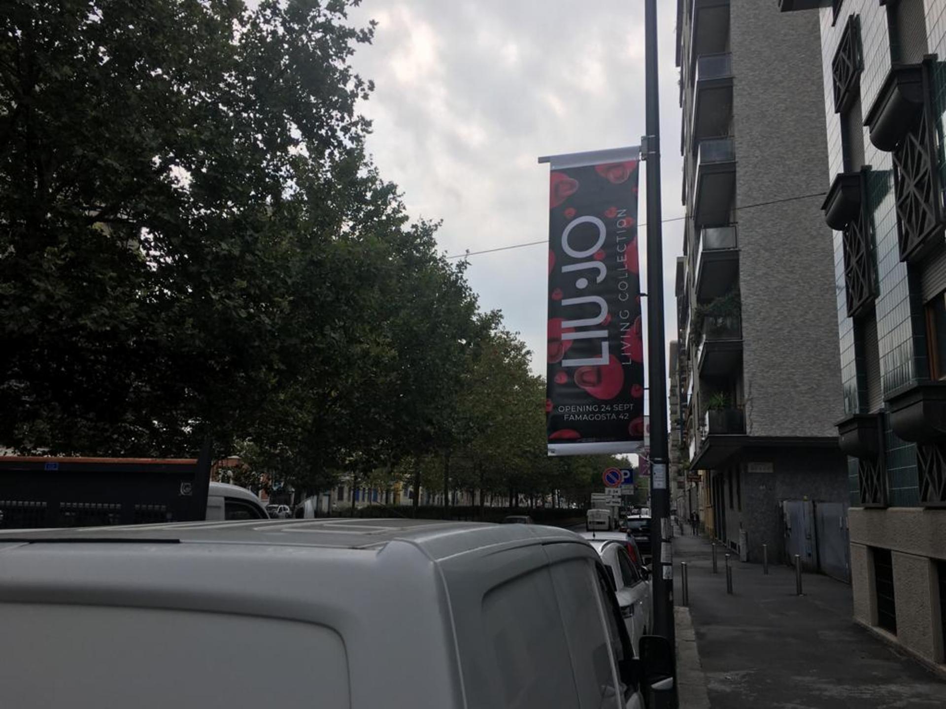 Impianto VERTICAL BANNER a Milano, in zona Seta Beauty