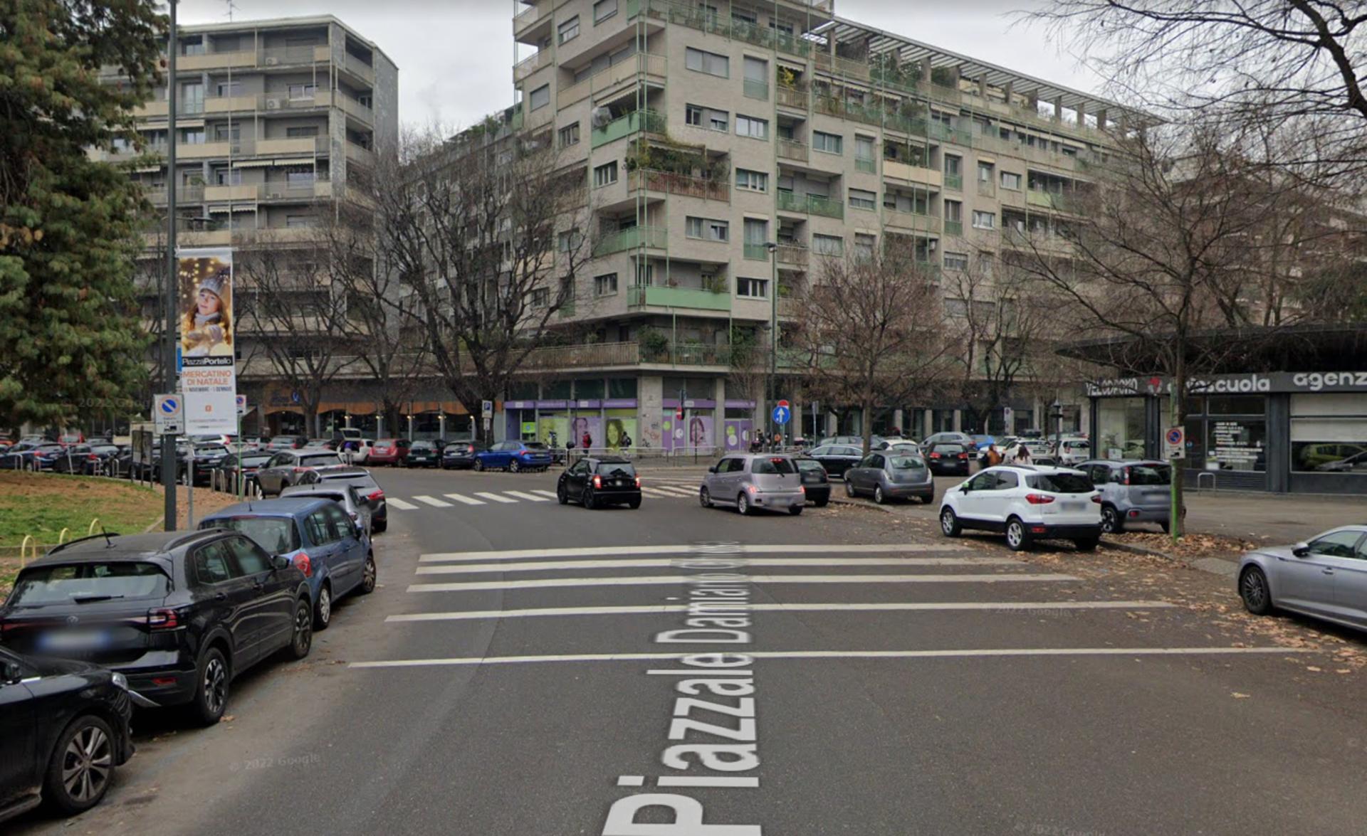 Impianto VERTICAL BANNER a Milano, in zona City Life Shopping District