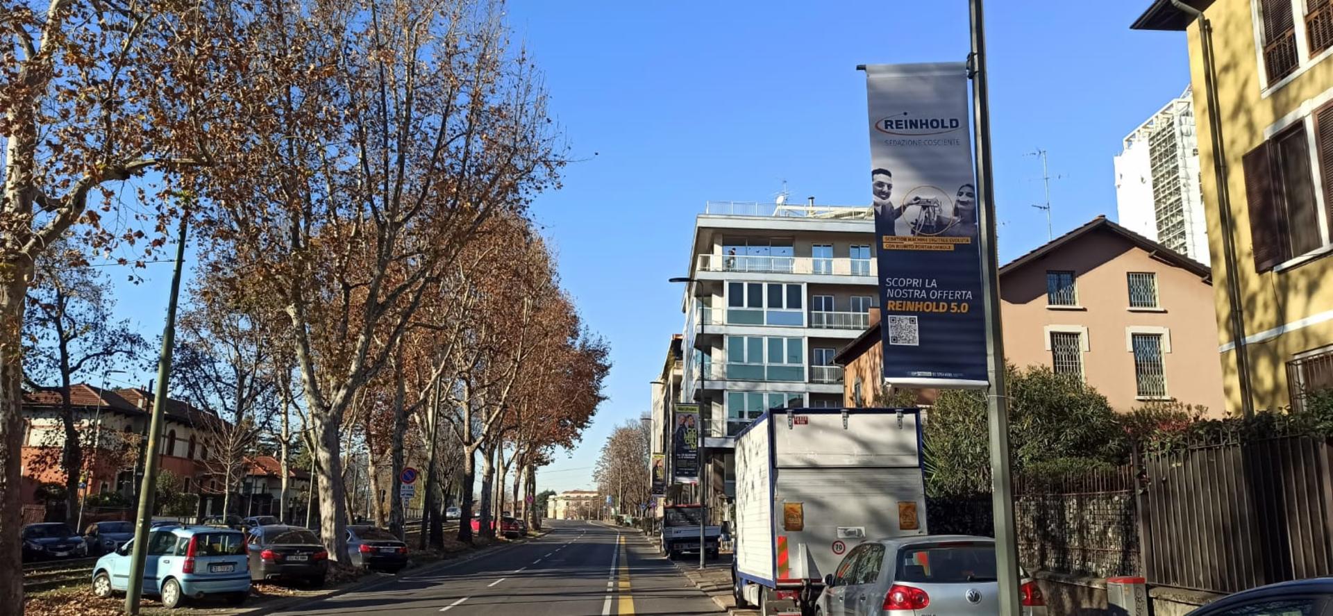 Impianto VERTICAL BANNER a Milano, in zona Diffusion