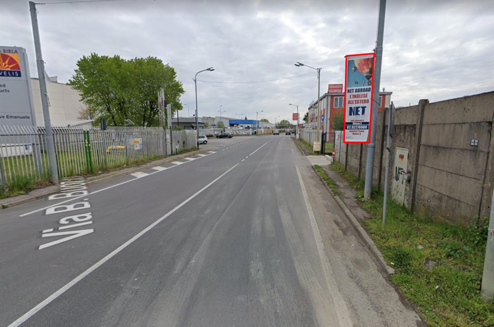 Impianto VERTICAL BANNER a Rozzano, in zona Mercatone dell'Arredamento