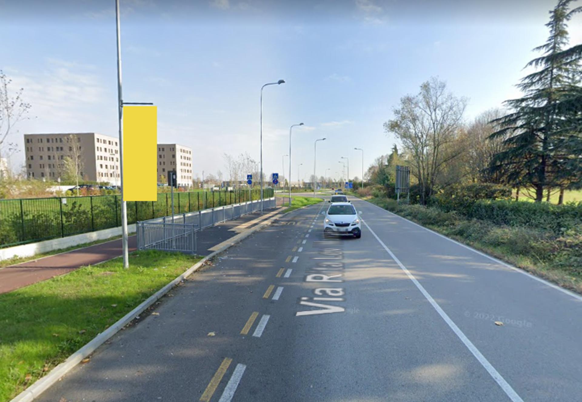 Impianto VERTICAL BANNER a Pieve Emanuele, in zona Bar Humanitas University