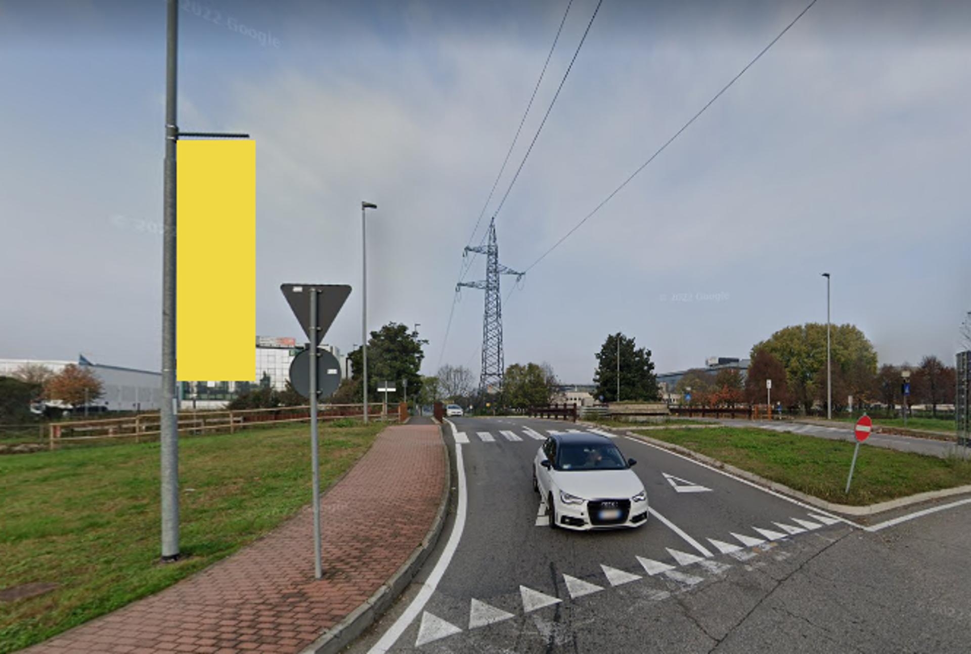 Impianto VERTICAL BANNER a Rozzano, in zona Eat Ristorante Wok