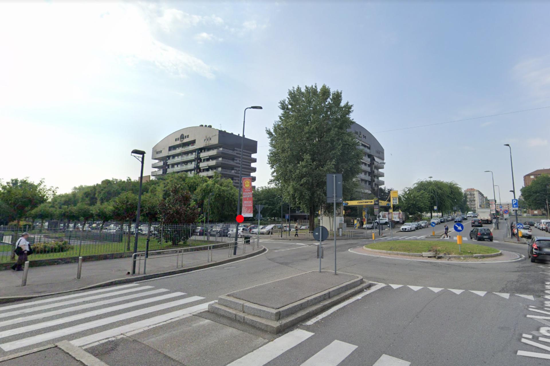 Impianto VERTICAL BANNER a Milano, in zona Jole