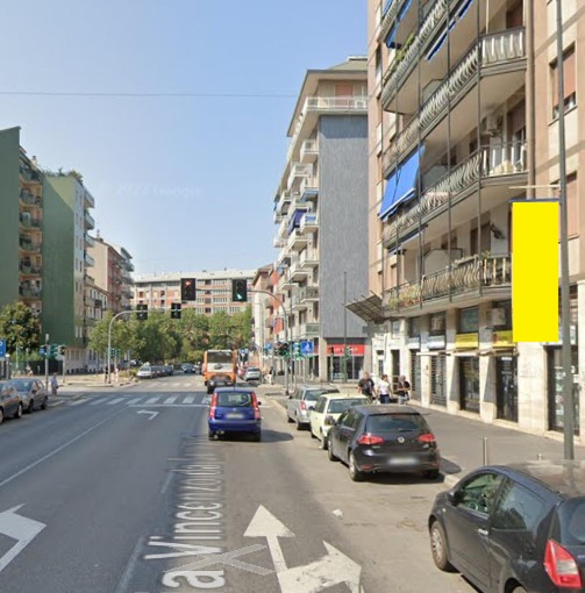 Impianto VERTICAL BANNER a Milano, in zona OVS Kids