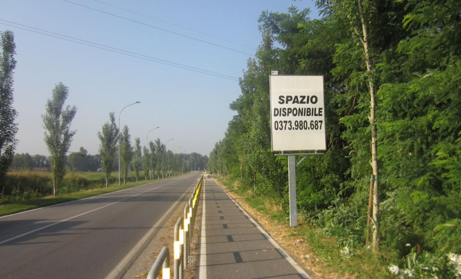 Impianto CARTELLONISTICA a Vescovato, in zona Cà dé Stefani, Via Marchi, 25