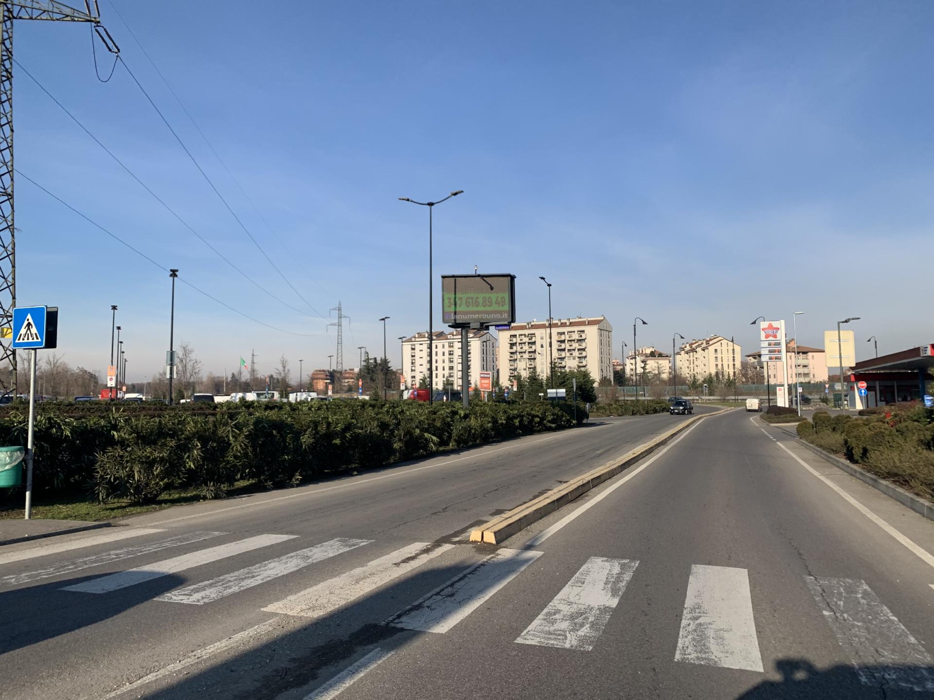 Impianto DISPLAY / LED a Segrate, in zona Decathlon