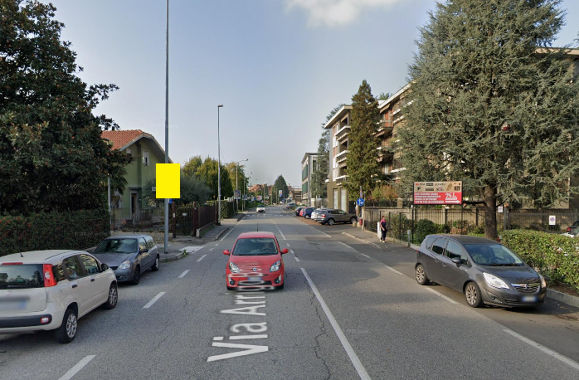 Impianto POLE MEDIA a Monza, in zona Cazzaniga arredamenti