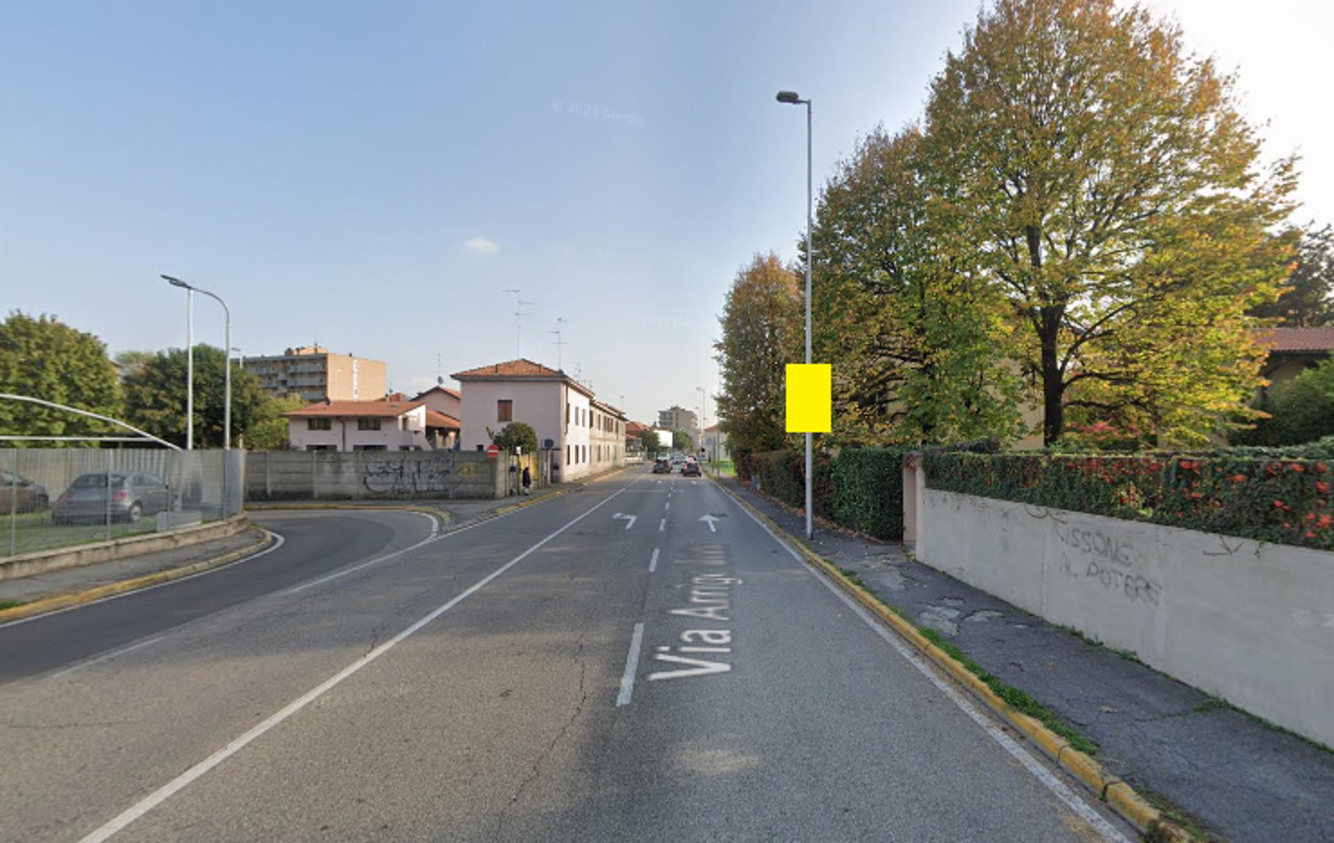 Impianto POLE MEDIA a Monza, in zona Cazzaniga arredamenti
