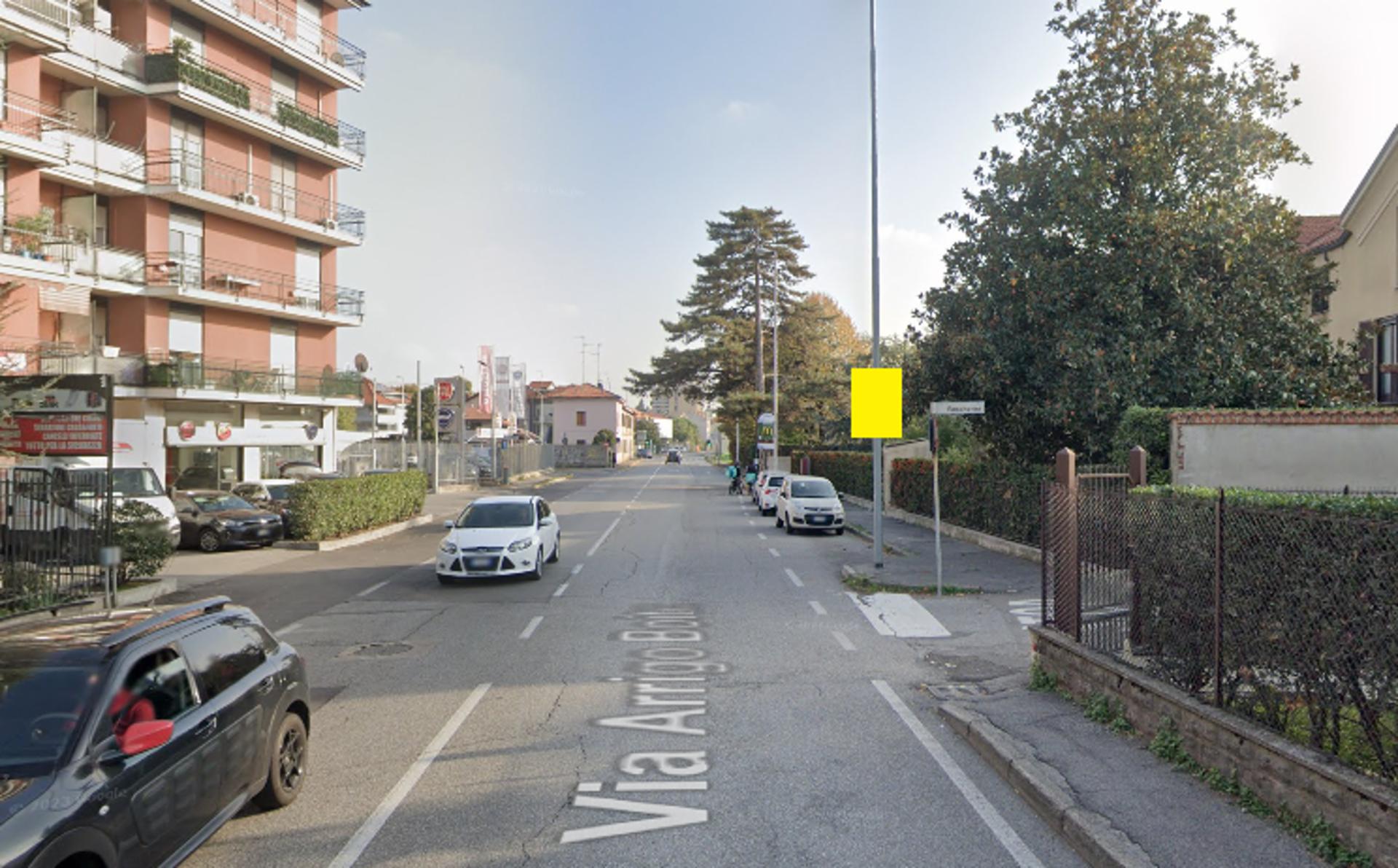 Impianto POLE MEDIA a Monza, in zona Cazzaniga arredamenti