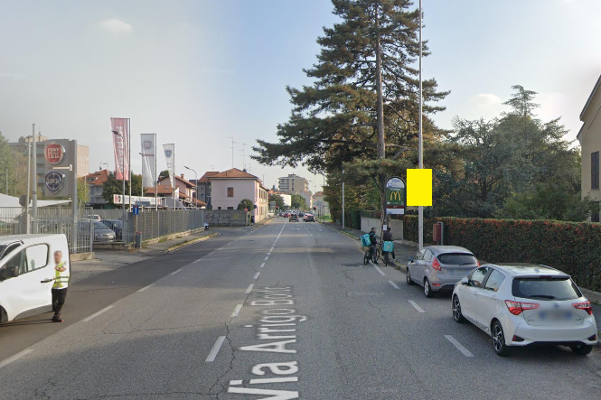 Impianto POLE MEDIA a Monza, in zona Cazzaniga arredamenti