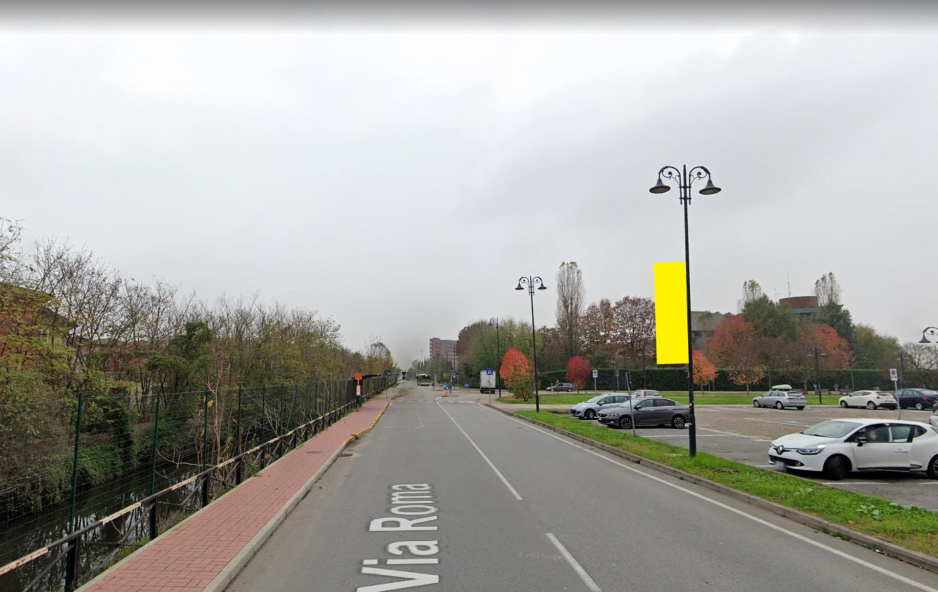 Impianto VERTICAL BANNER a Pieve Emanuele, in zona Nadia Di Nadia Segantin