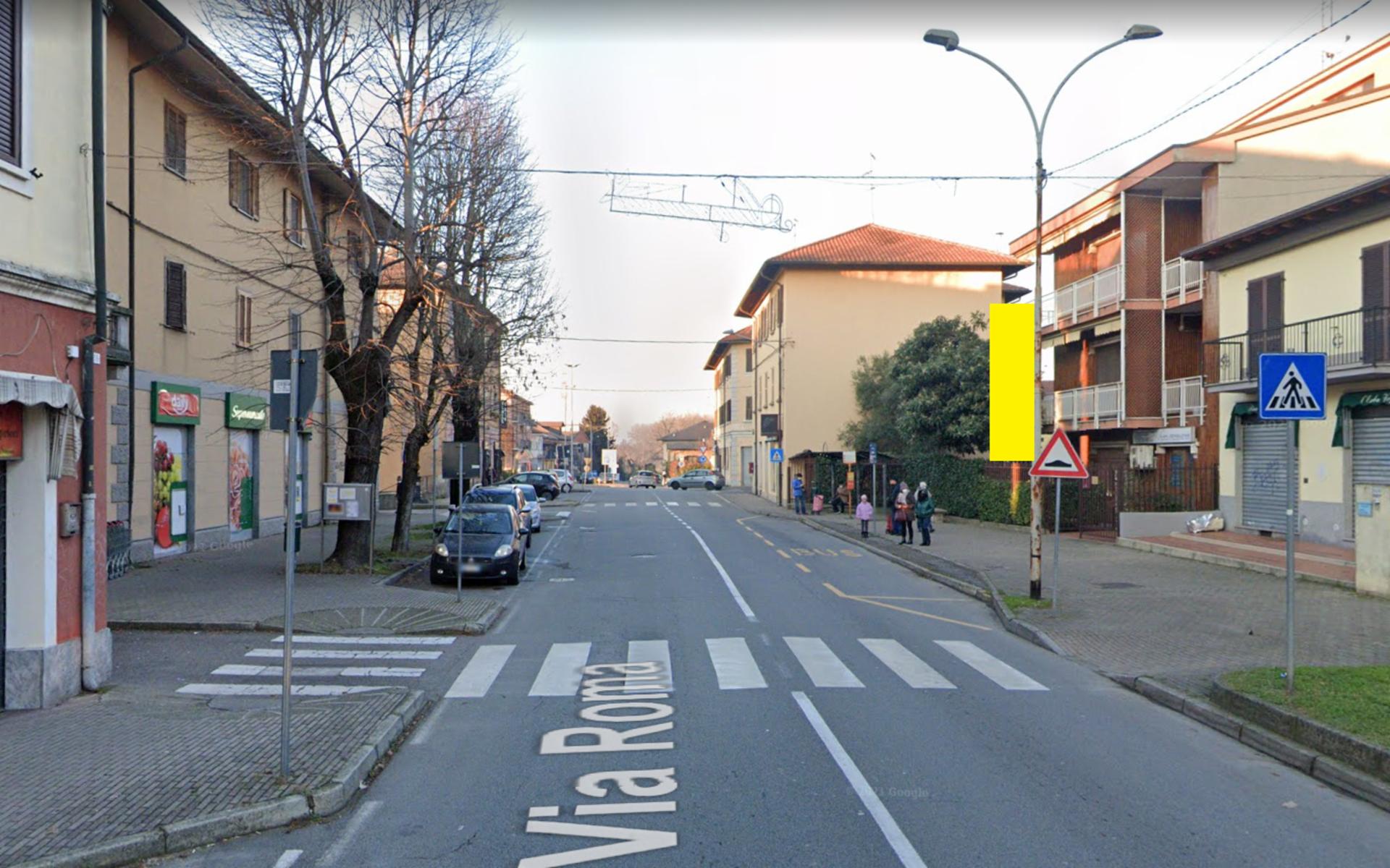 Impianto VERTICAL BANNER a Pieve Emanuele, in zona Farmacia della Pieve