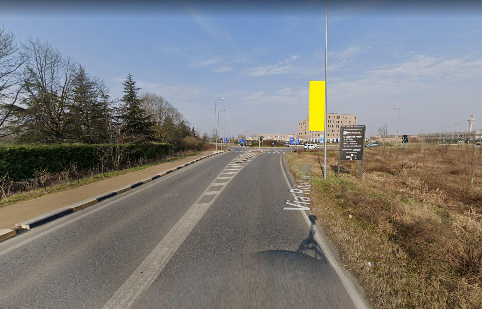 Impianto VERTICAL BANNER a Pieve Emanuele, in zona Bistot Serim