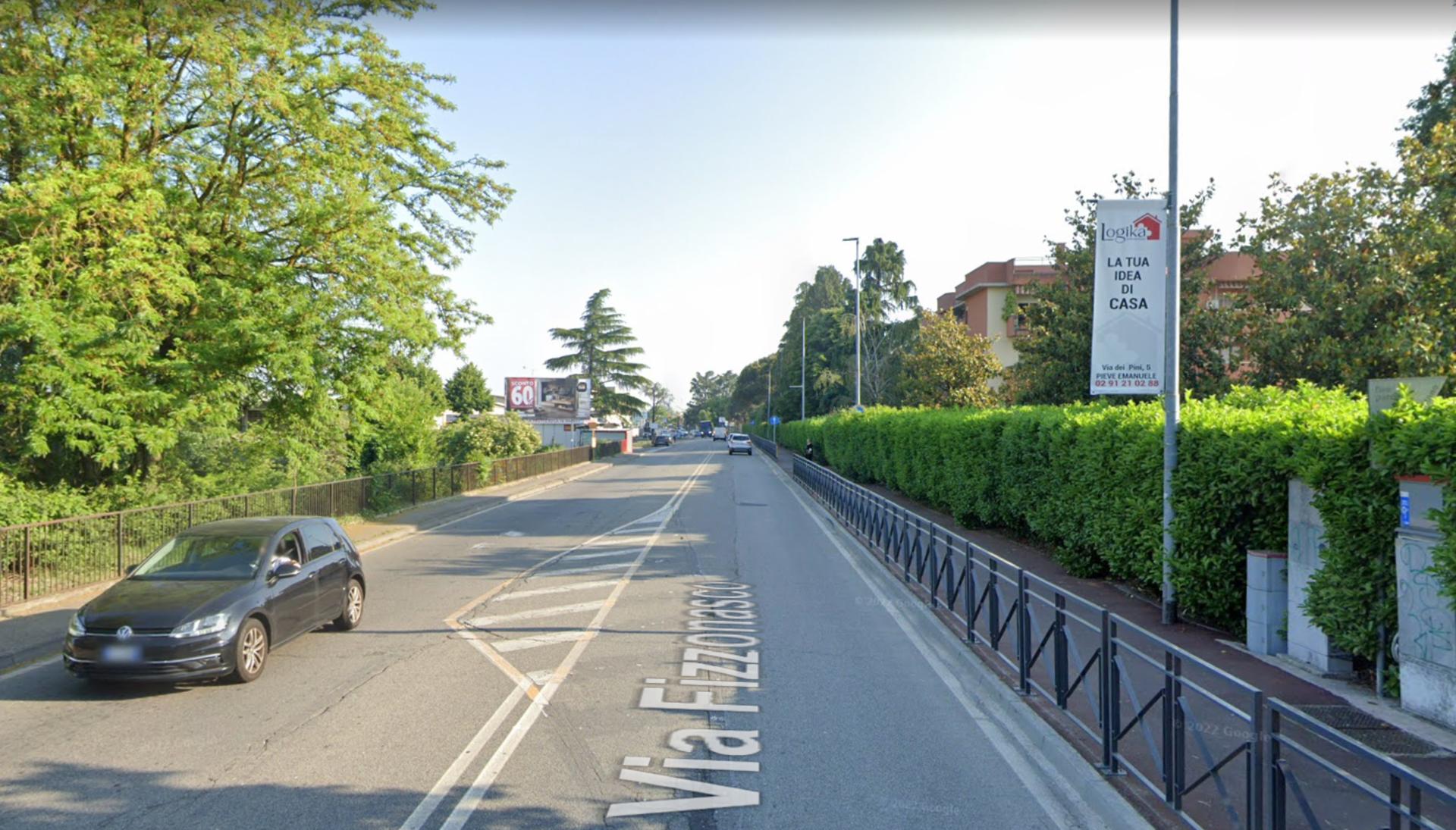 Impianto VERTICAL BANNER a Pieve Emanuele, in zona Via Fizzonasco - Via Molise (Pieve Emanuele)
