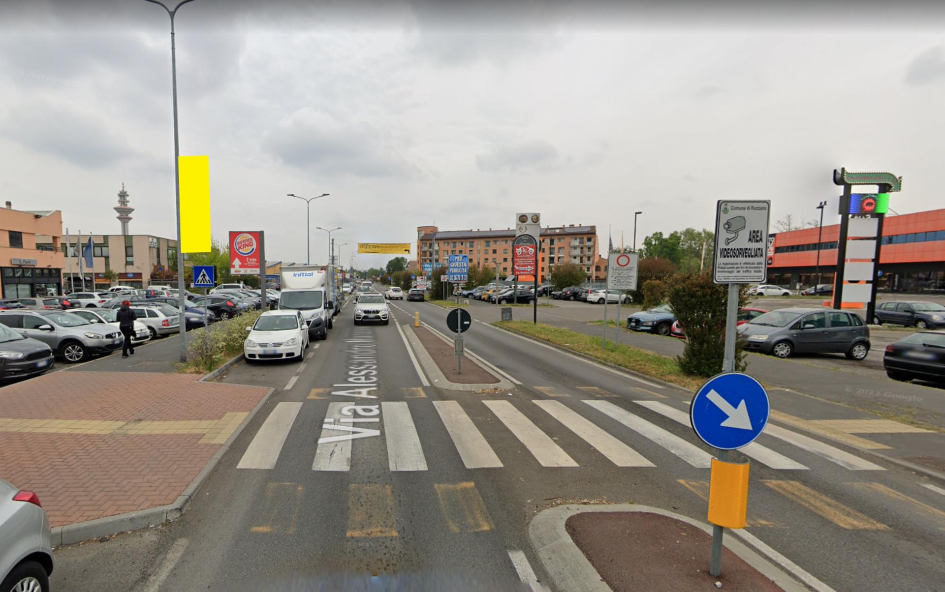 Impianto VERTICAL BANNER a Rozzano, in zona Taku SUSHI