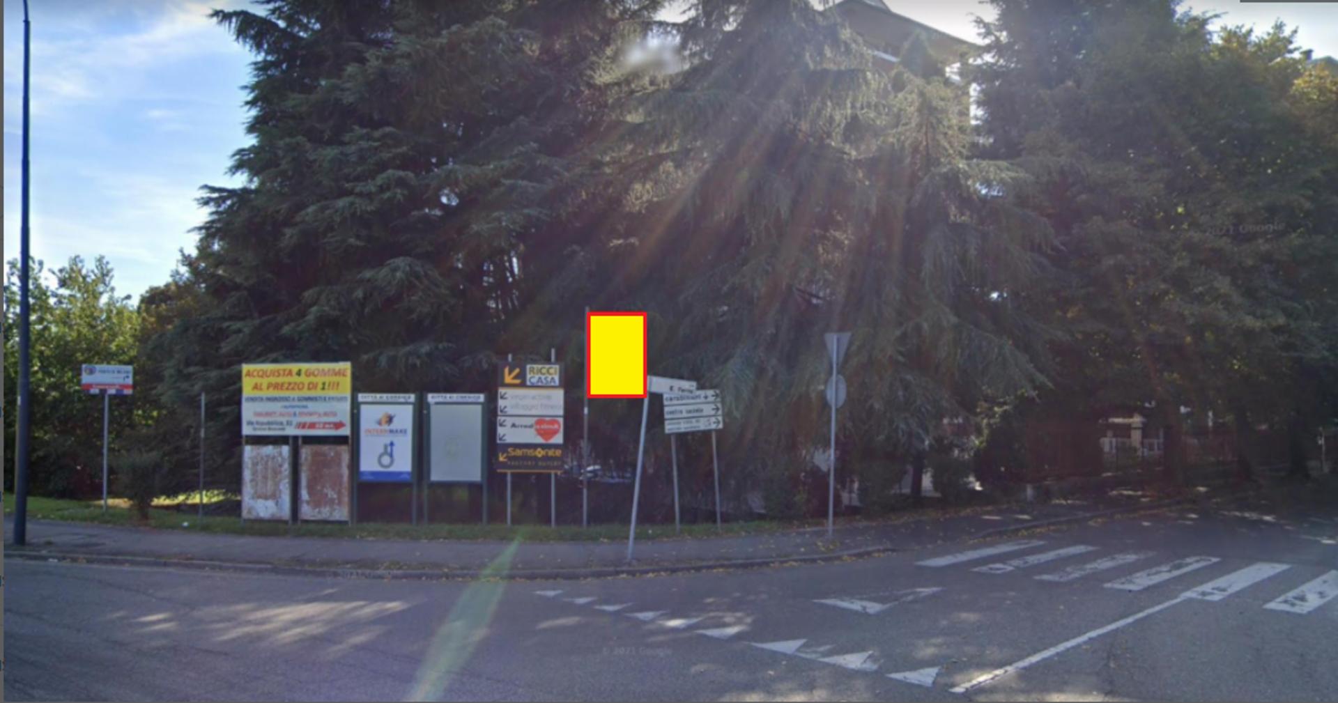 Impianto CARTELLONISTICA a Cesano Boscone, in zona Sana Estetica