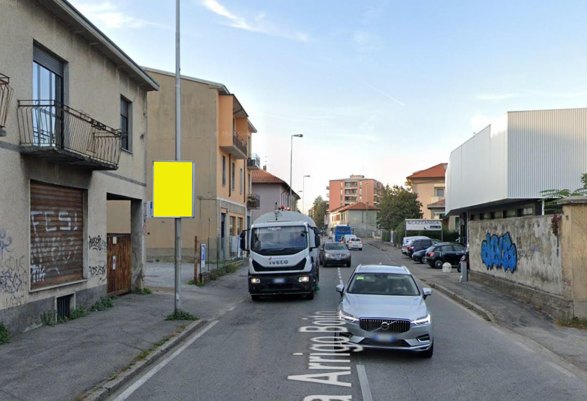 Impianto POLE MEDIA a Monza, in zona Cazzaniga arredamenti