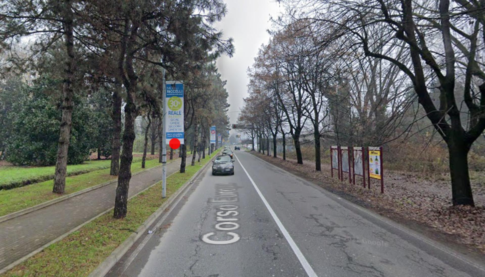 Impianto VERTICAL BANNER a Rho, in zona Esselunga