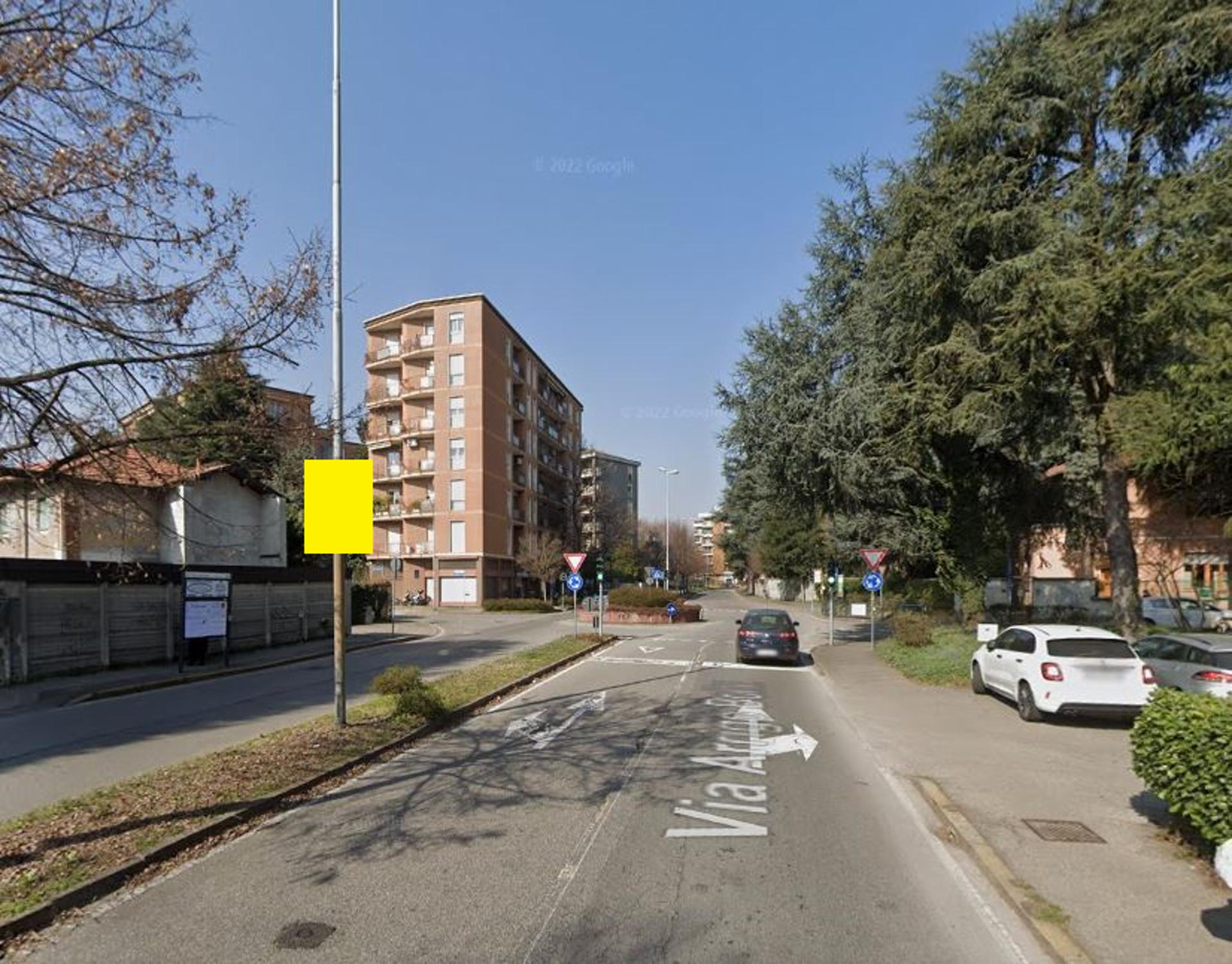 Impianto POLE MEDIA a Monza, in zona Carrefour Market