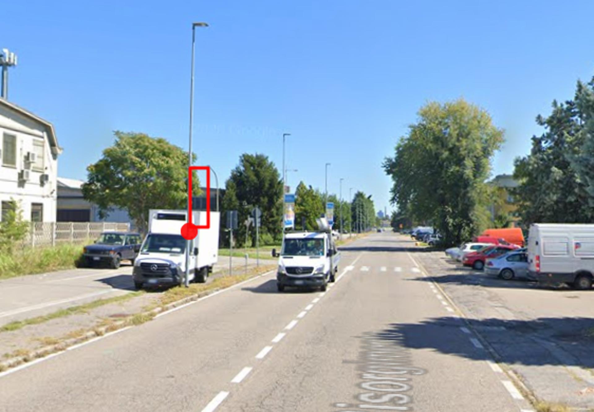 Impianto VERTICAL BANNER a Rho, in zona Light & design