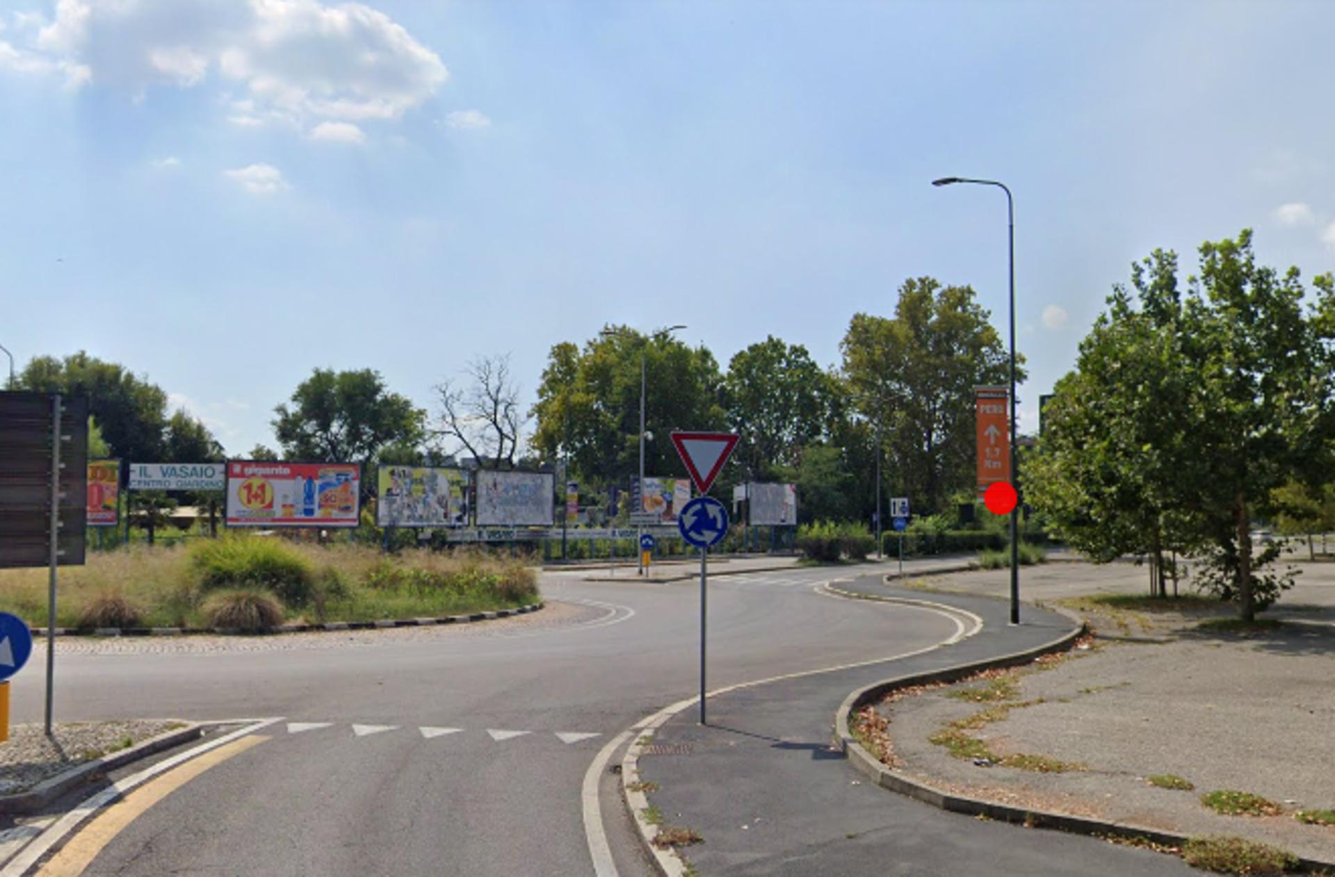Impianto VERTICAL BANNER a Milano, in zona Crystal