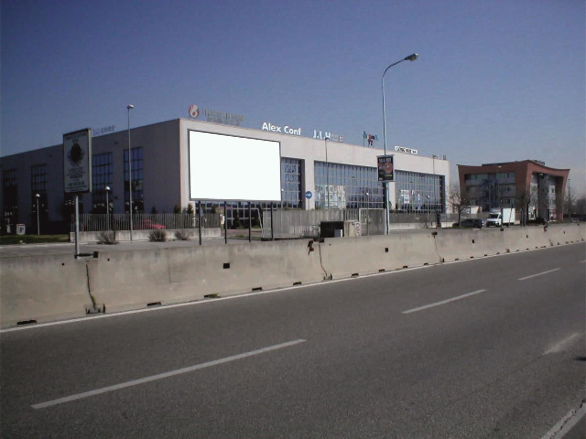 Impianto 6 X 3 a Prato, in zona DMG