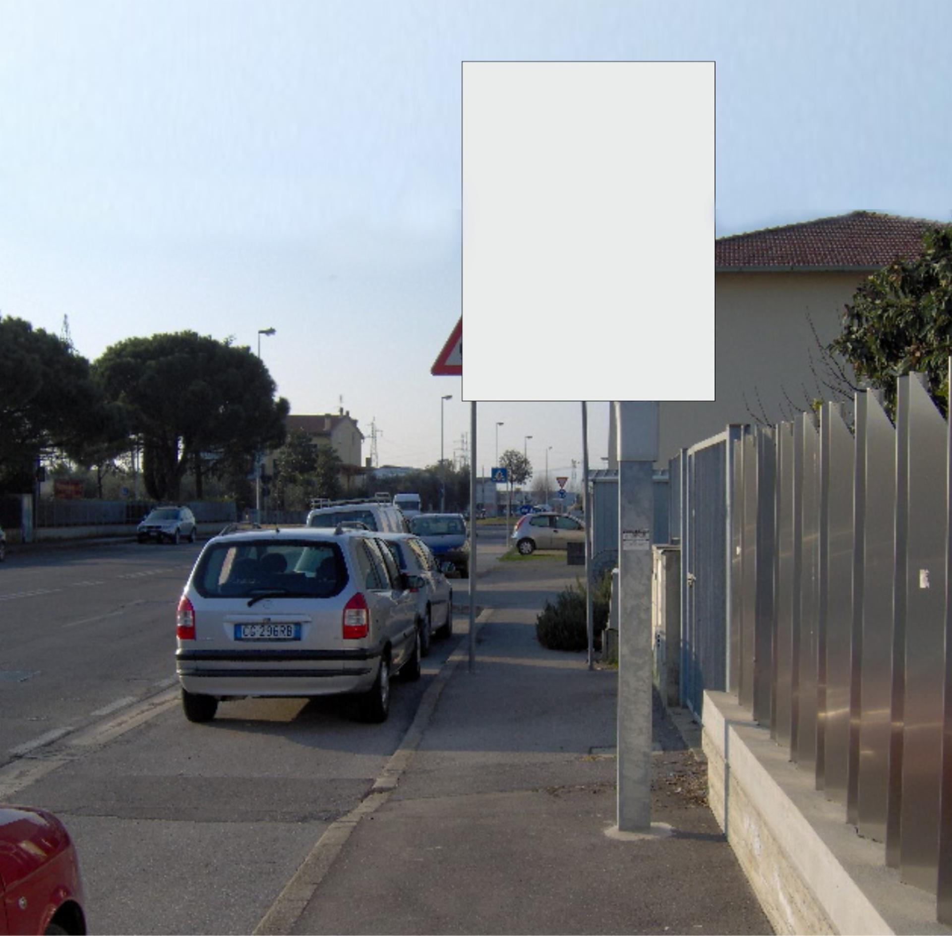 Impianto CARTELLONISTICA a Prato, in zona Bicchebocche