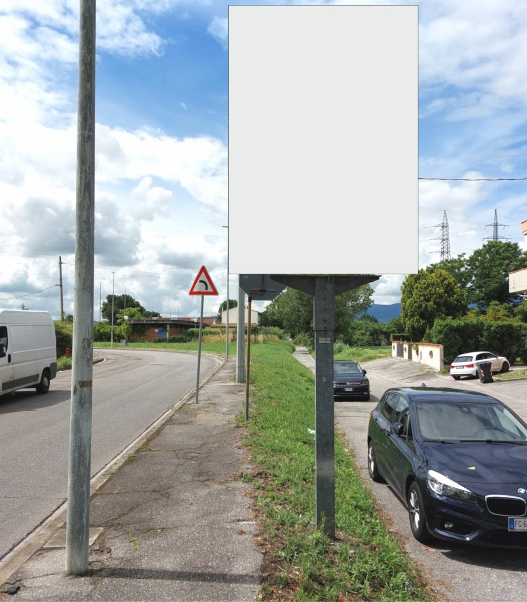Impianto CARTELLONISTICA a Prato, in zona Calzature Deca