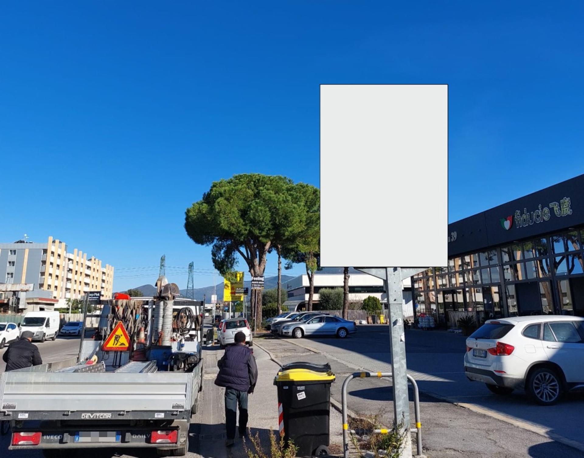 Impianto CARTELLONISTICA a Prato, in zona UniCredit Bank