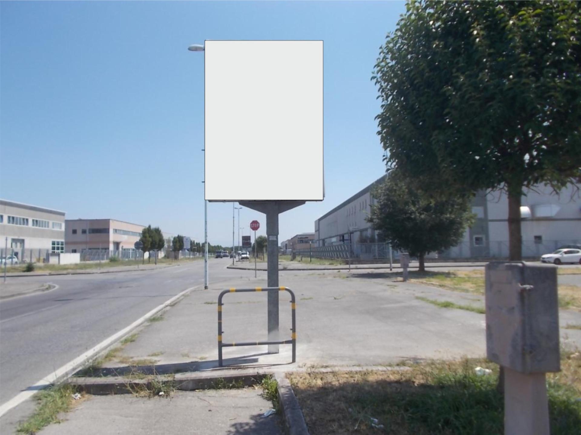 Impianto CARTELLONISTICA a Prato, in zona Farmacia Macrolotto 2
