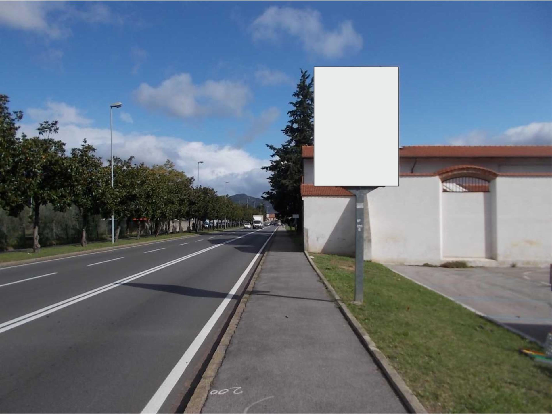Impianto CARTELLONISTICA a Prato, in zona Ristorante Internazionale
