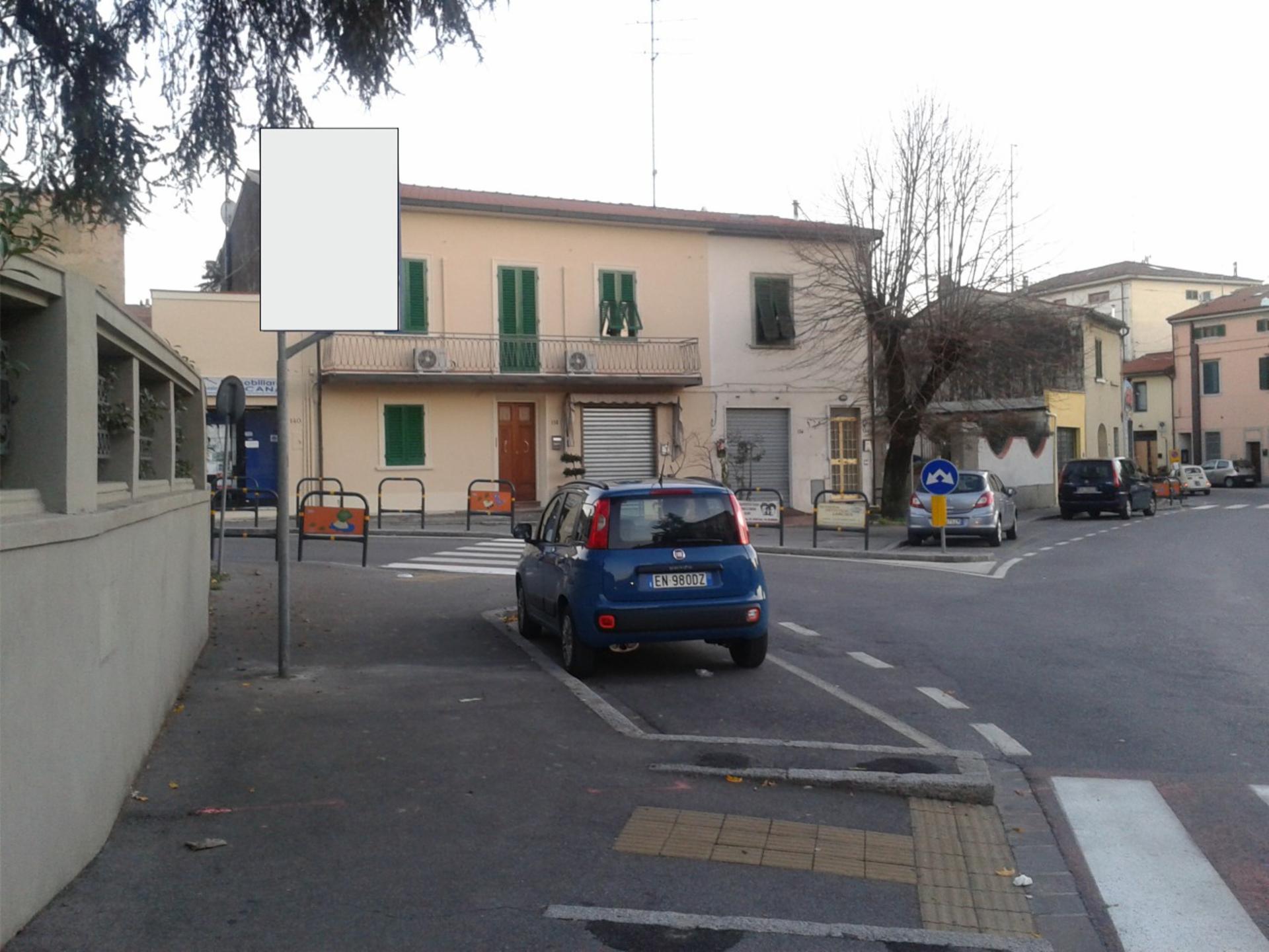 Impianto CARTELLONISTICA a Prato, in zona Market China