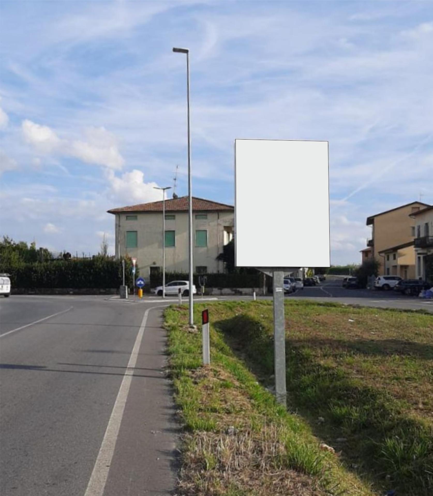 Impianto CARTELLONISTICA a Prato, in zona Penny