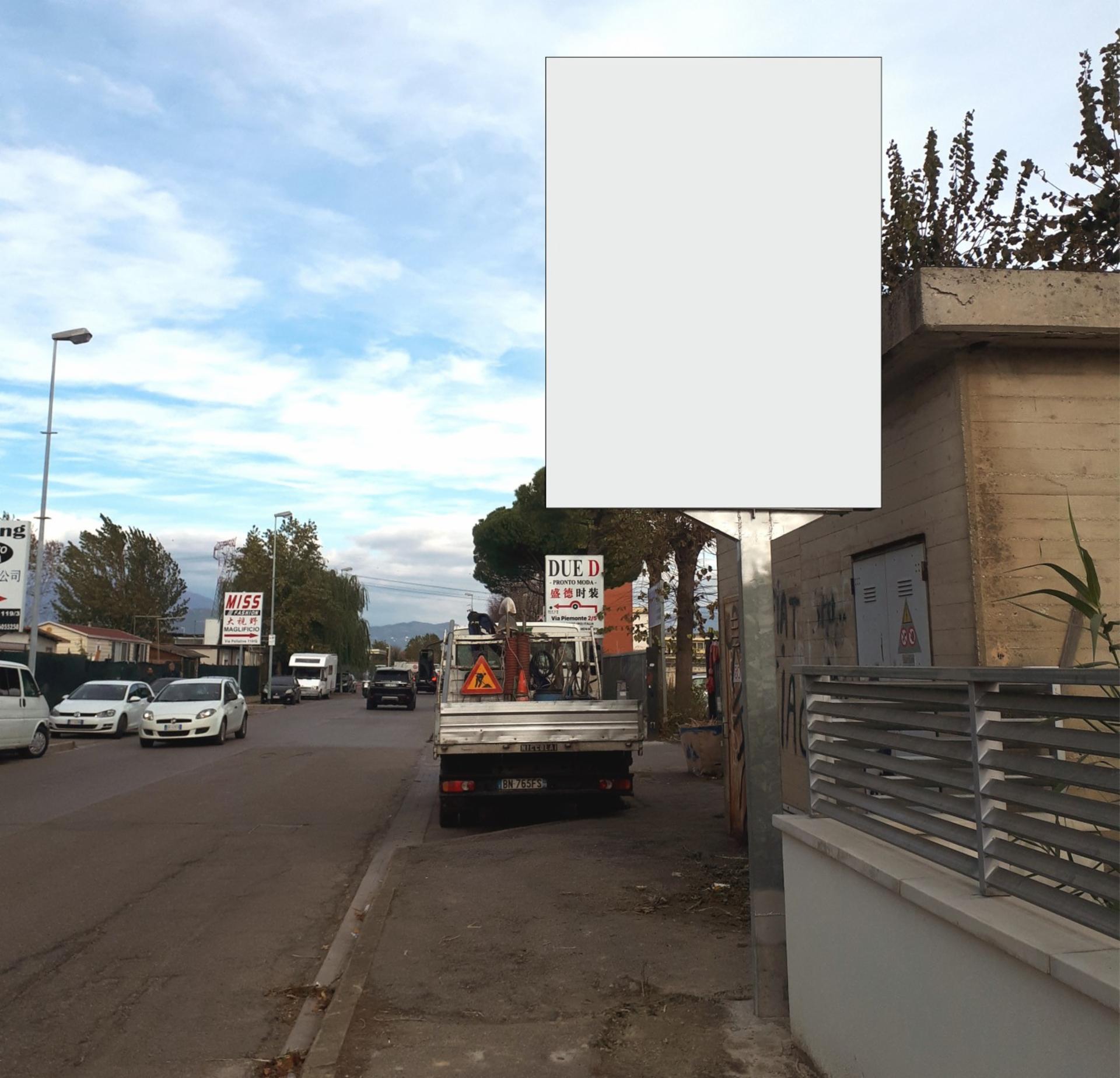 Impianto CARTELLONISTICA a Prato, in zona Calzature Deca