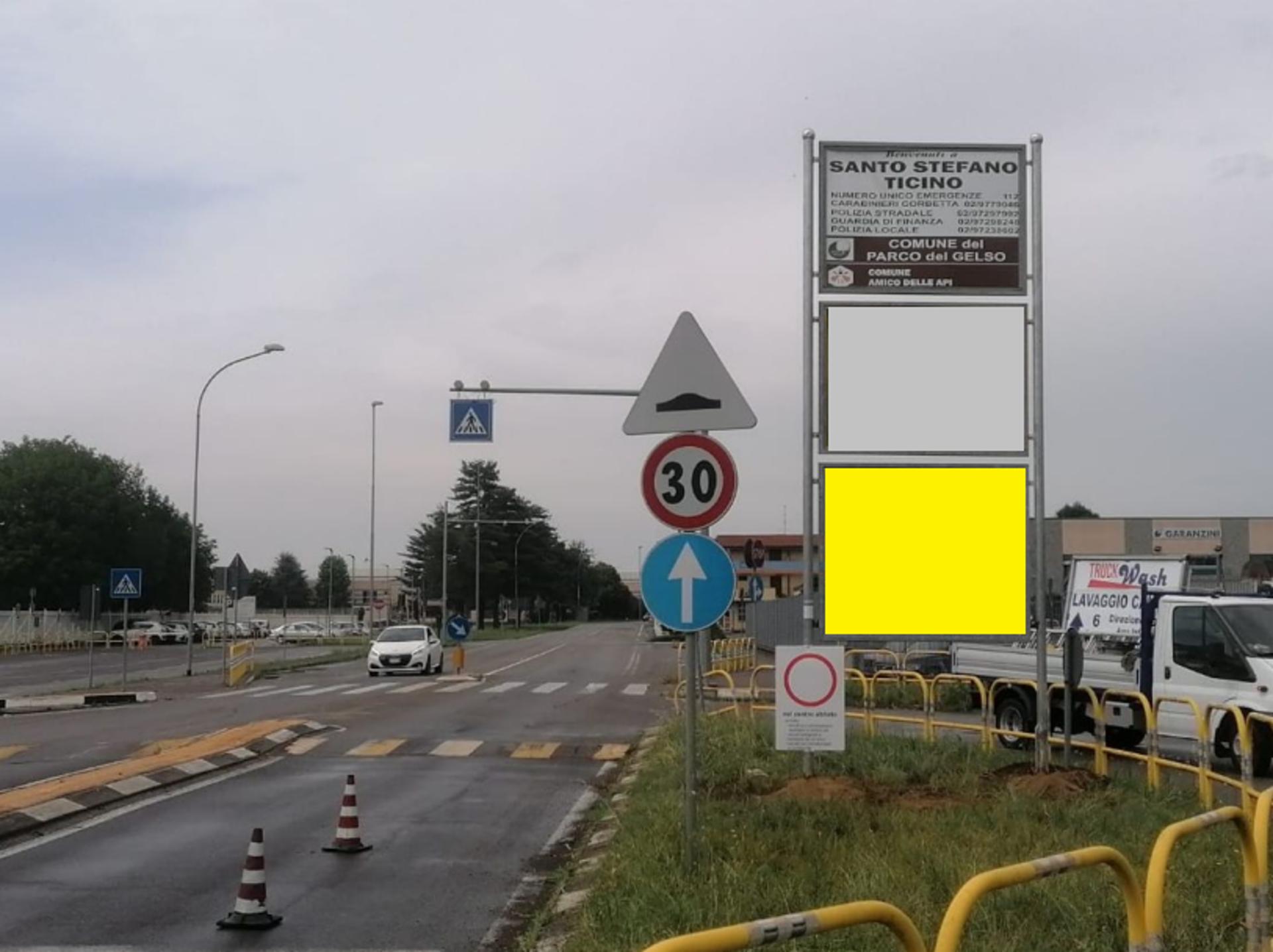 Impianto CARTELLONISTICA a Corbetta, in zona Osnaghi Arredamenti