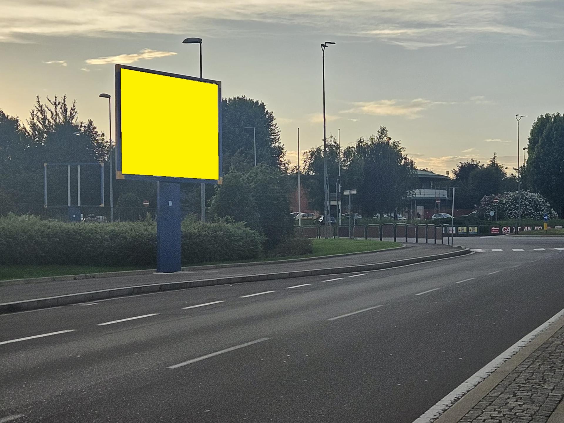 Impianto a S.p. 233 Viale Europa f.te Esselunga lato sx dir. Gerenzano  Saronno