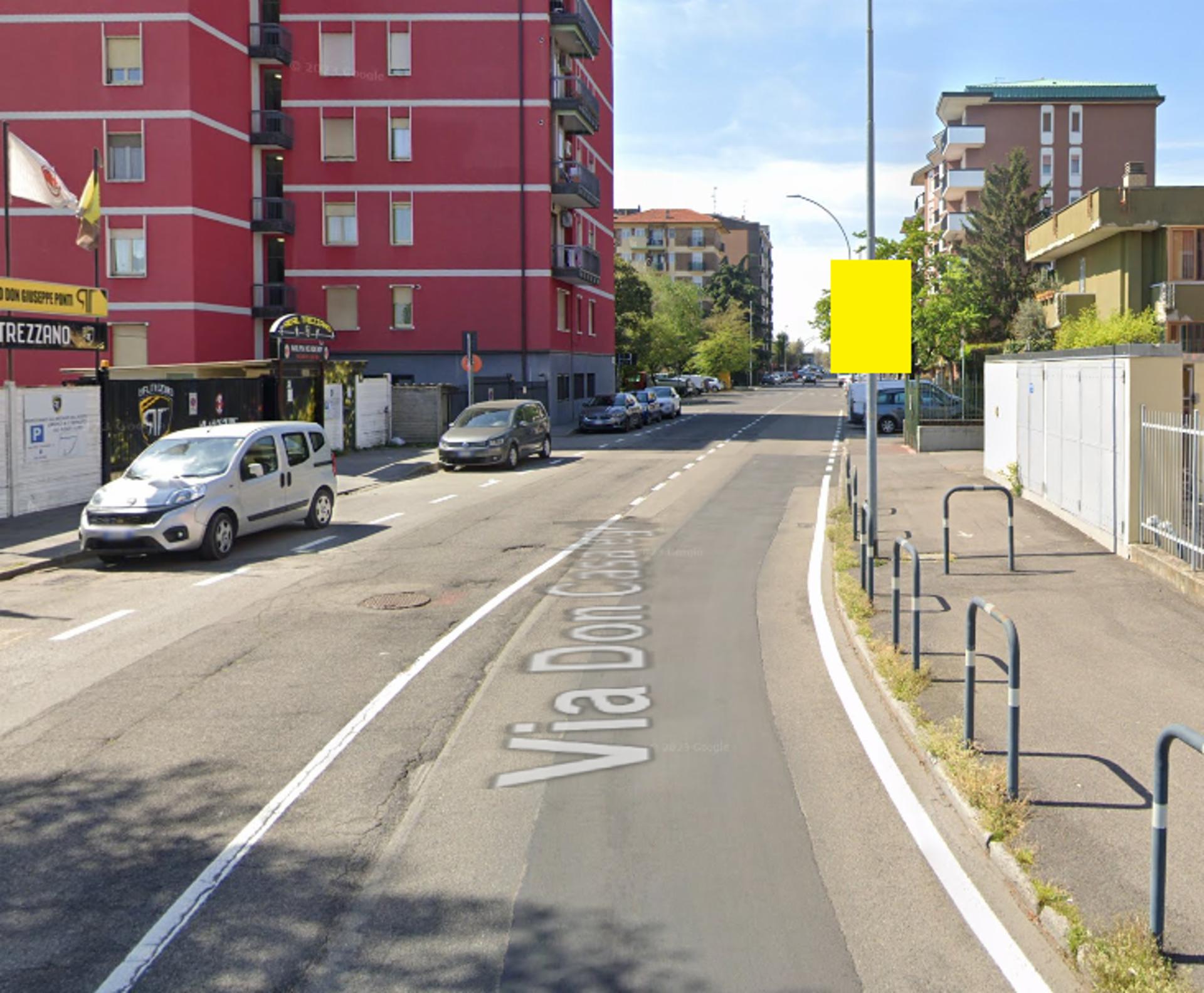 Impianto POLE MEDIA a Trezzano sul Naviglio, in zona Hair shop