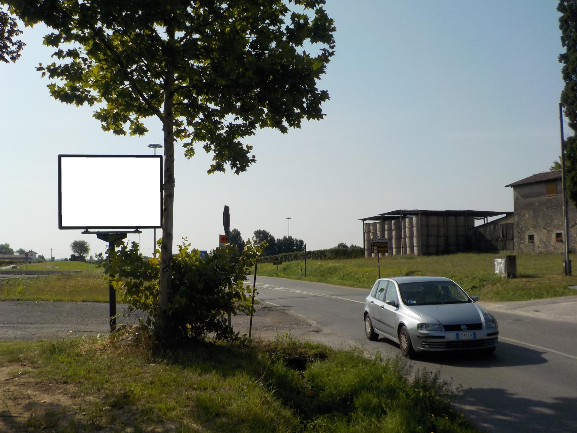 Impianto CARTELLONISTICA a Desenzano del Garda, in zona Hops