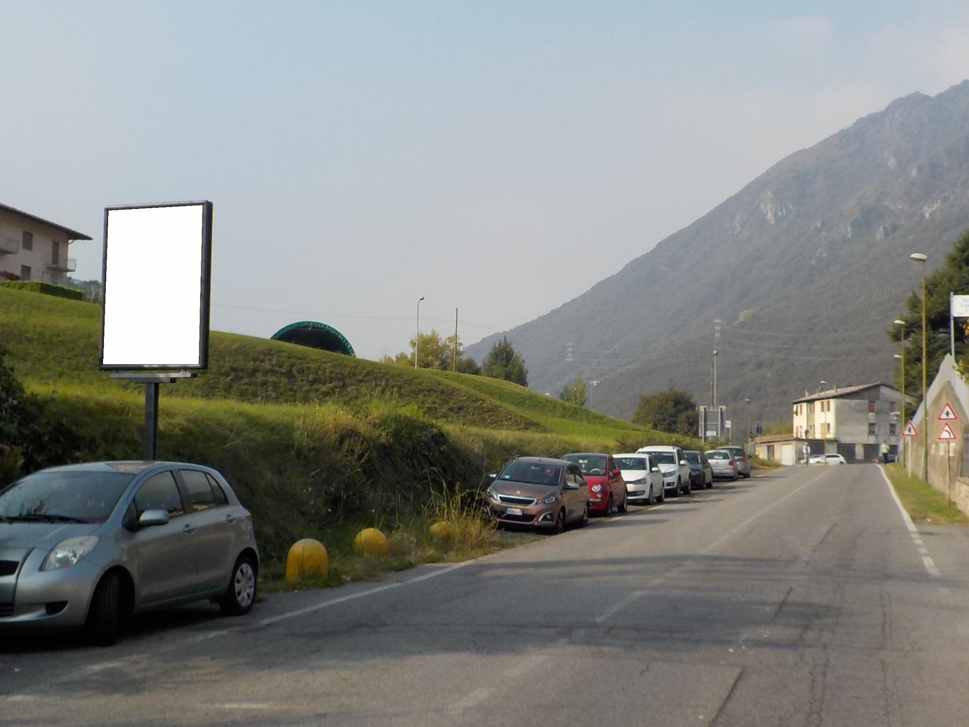 Impianto CARTELLONISTICA a Pianico, in zona Calzature Via Roma