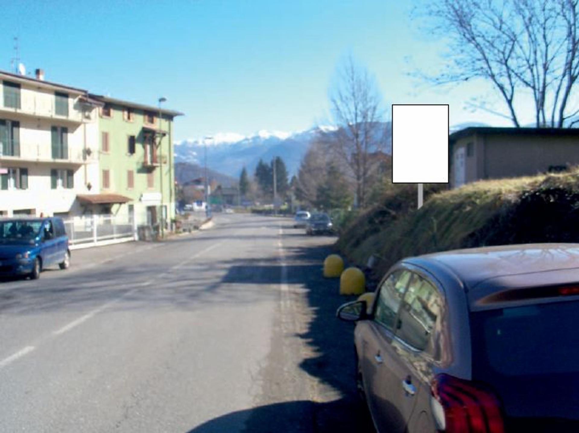 Impianto CARTELLONISTICA a Pianico, in zona Calzature Via Roma