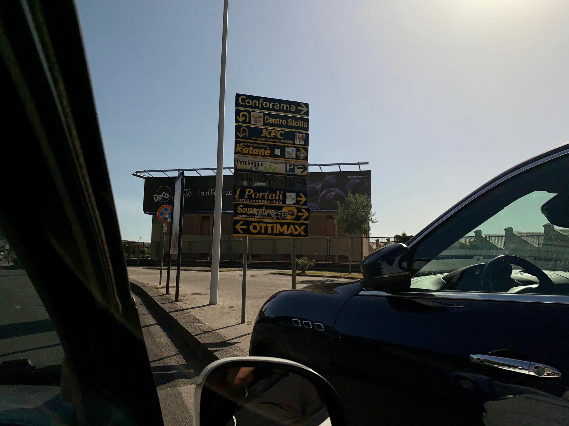 Impianto FRECCE / PREINSEGNE a Catania, in zona Russo & Di Mauro