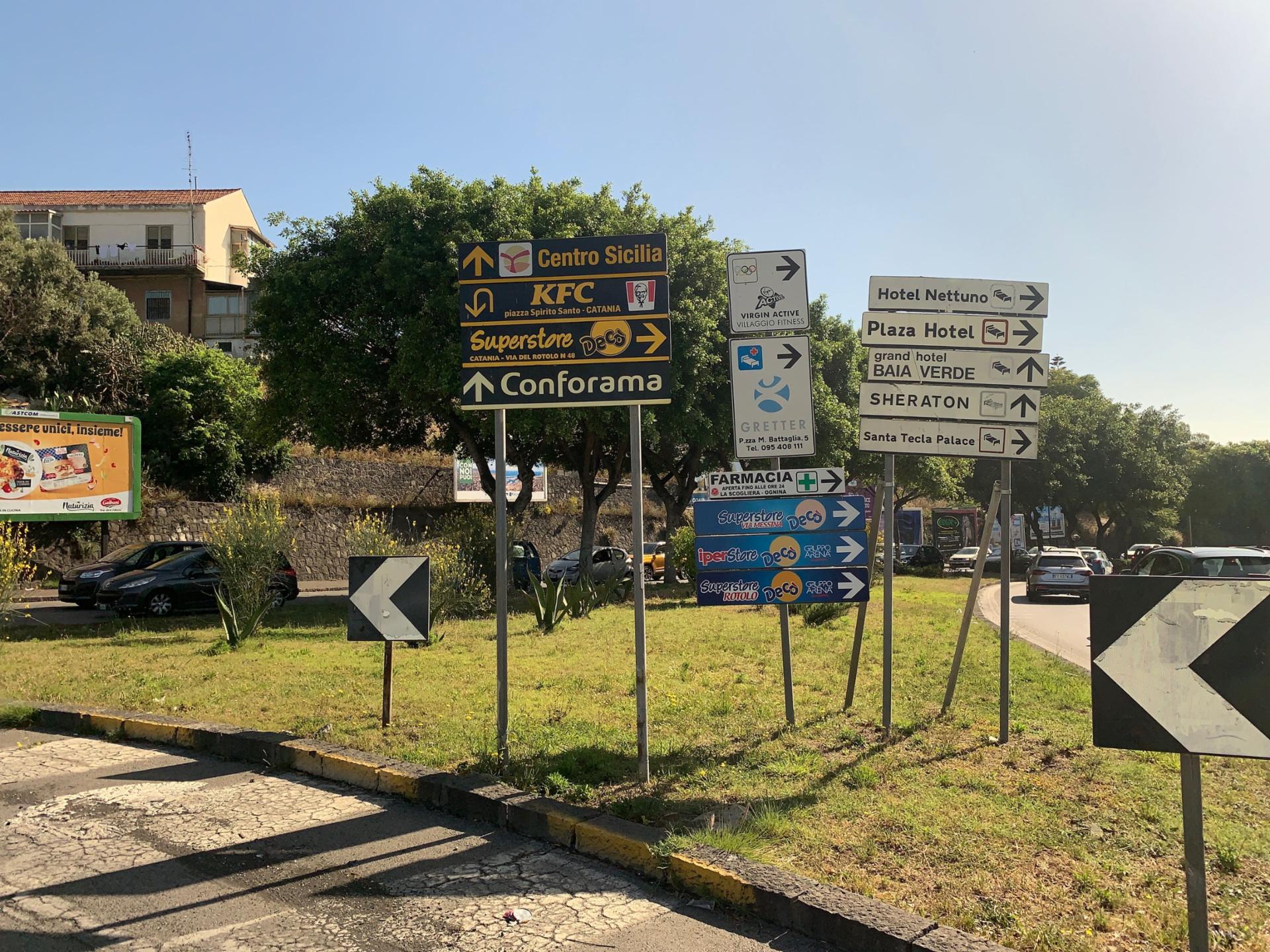 Impianto FRECCE / PREINSEGNE a Catania, in zona Chiosco Bar Nizzeti